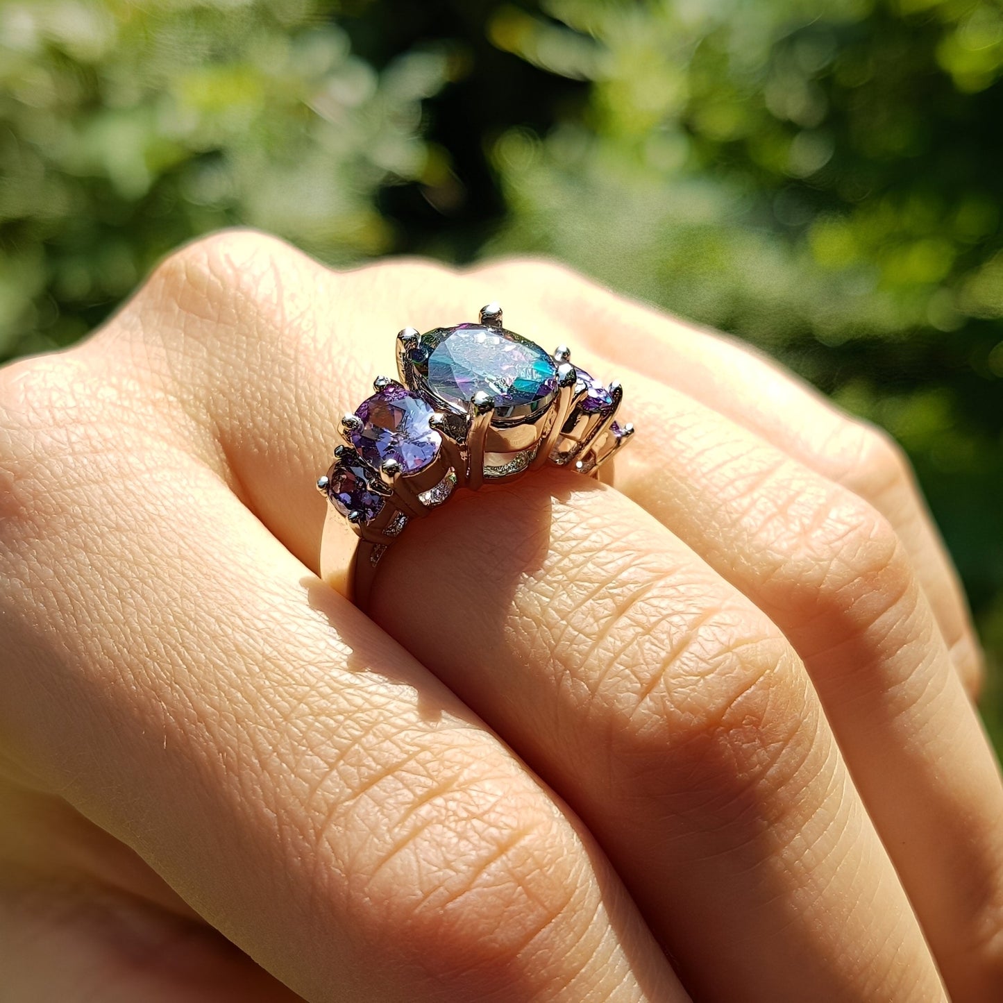 Kira – Anillo Brillante 5 Gemas Místicas