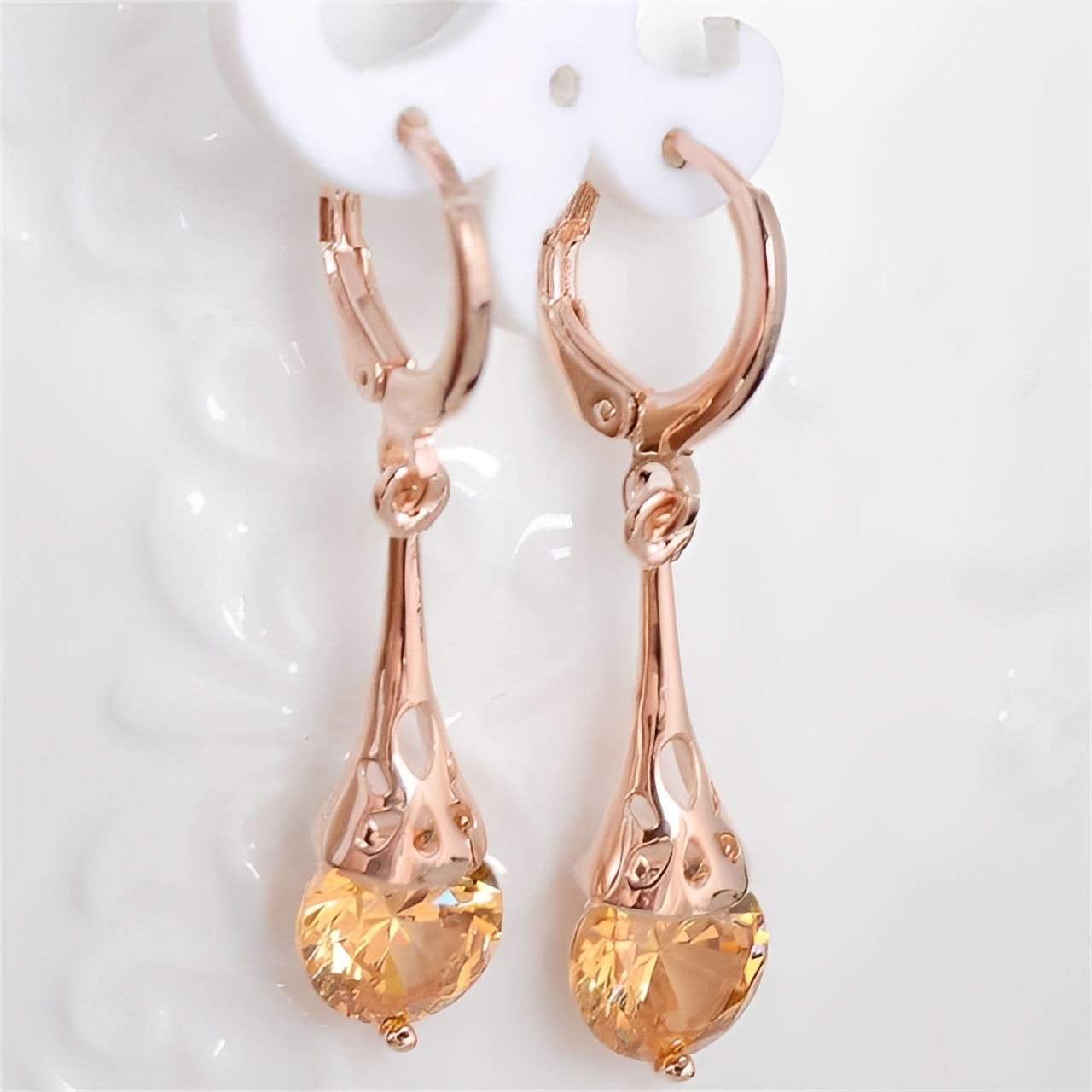 Ciela – Pendientes Oro Rosa & Zafiro Blanco