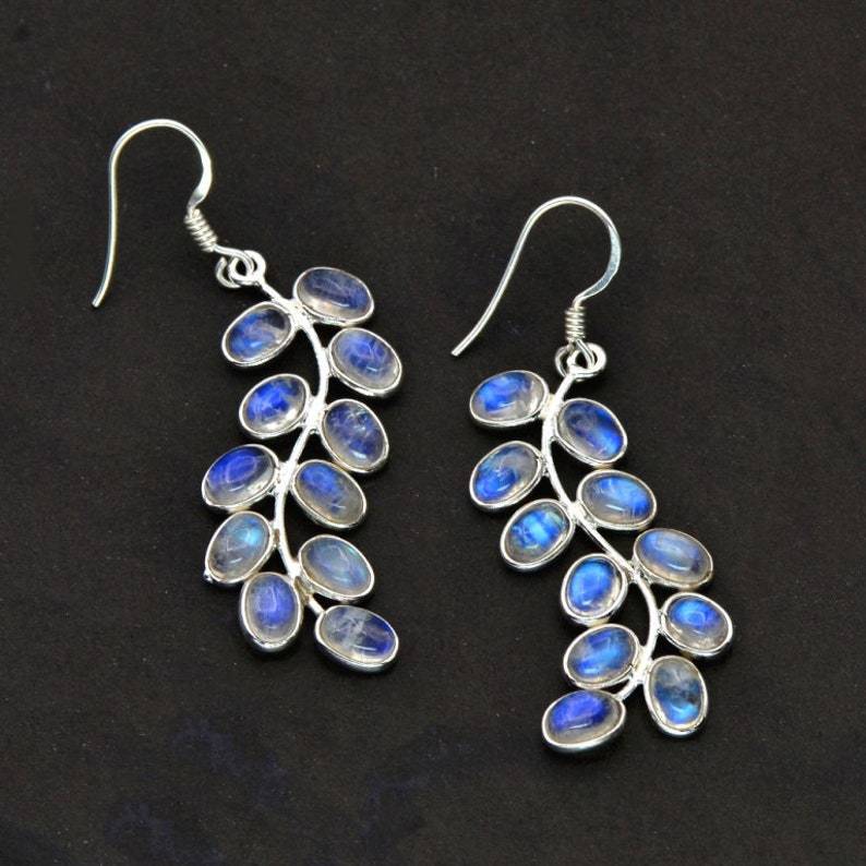 Cristina – Pendientes Elegantes con Brillo de Piedra Lunar