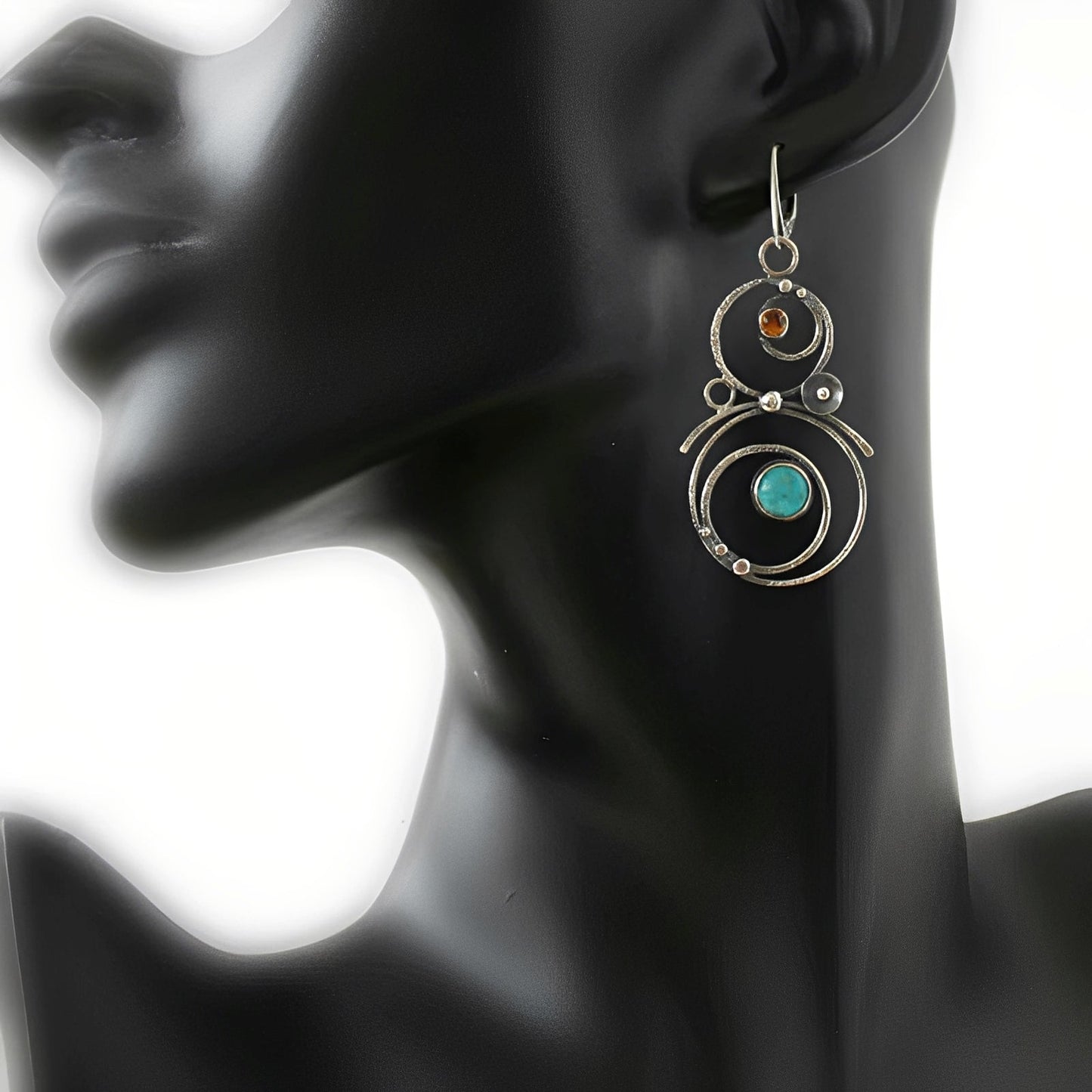 Iris – Pendientes Elegantes Engastados con Piedra Azul