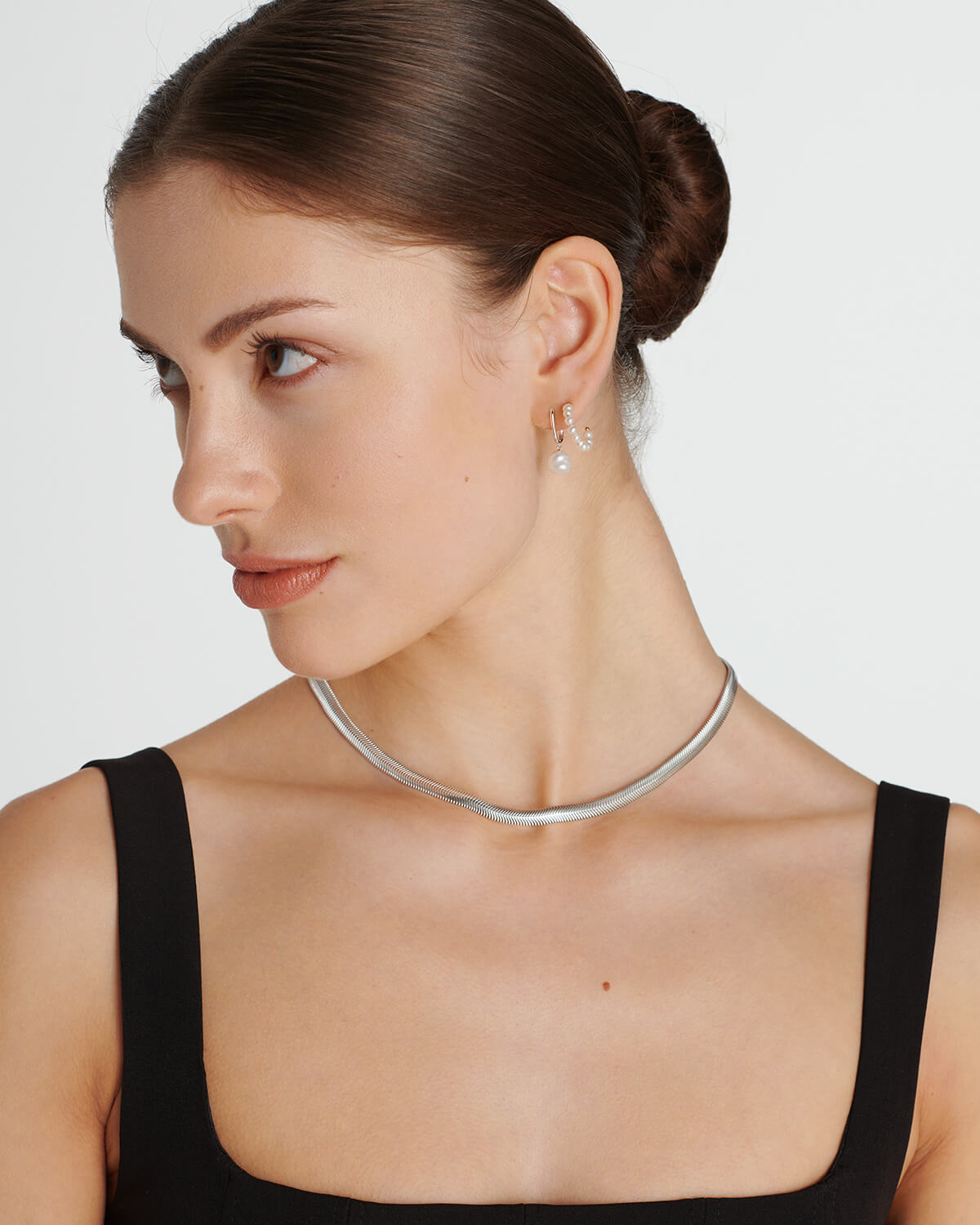 Esme - Aros rectangulares plateados con perlas