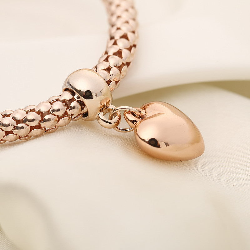 Aria – Pulsera de Metal con Corazones Sólidos