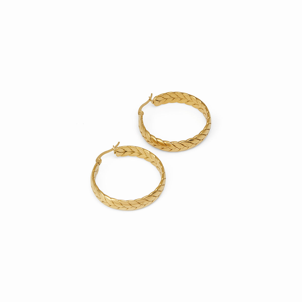 Cassandre – Aretes Trenzadas Bañadas en Oro 18K
