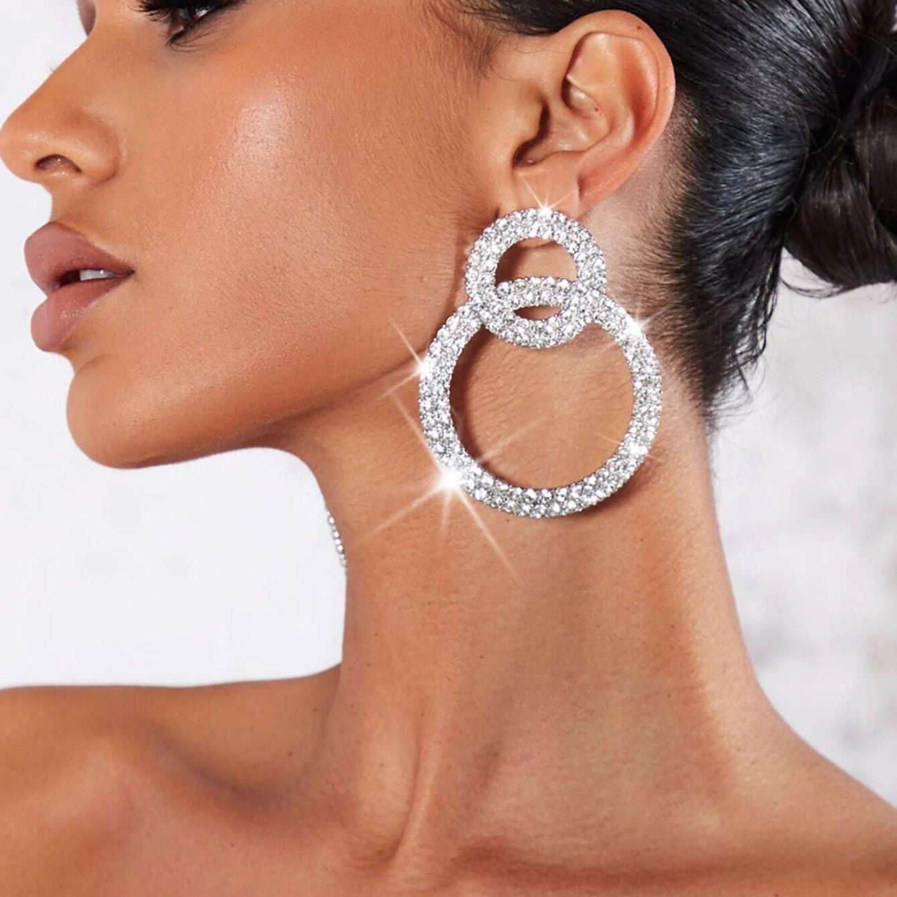 Pendientes con incrustaciones de brillantes