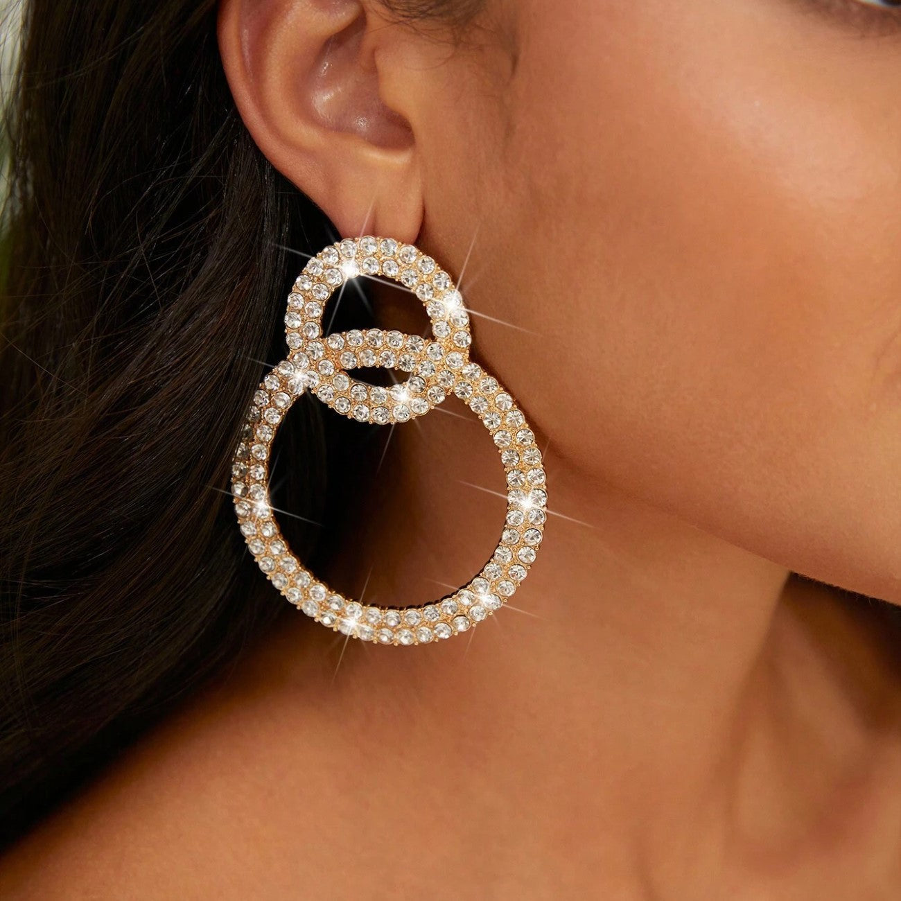 Pendientes con incrustaciones de brillantes