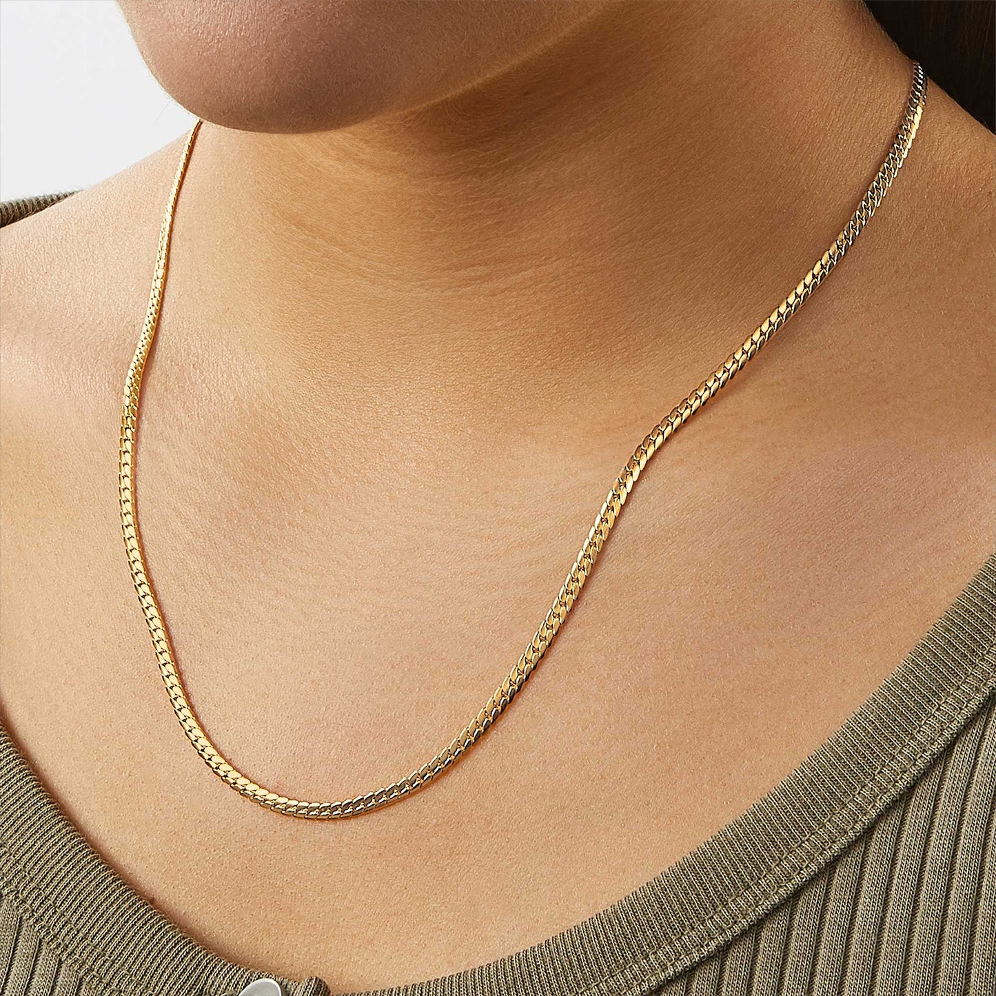 Vera – Collar de Cadena en Hueso de Sándwich de Oro
