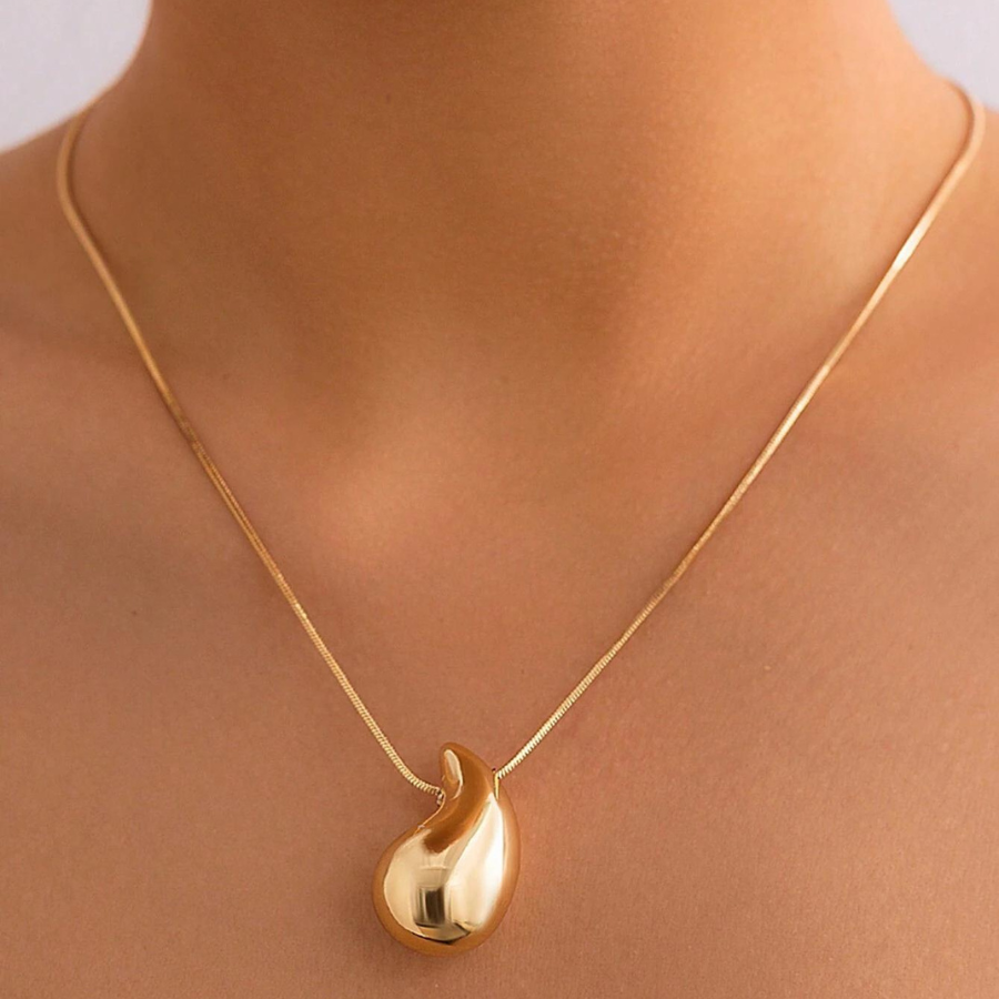 Collar de gotas de agua dorado