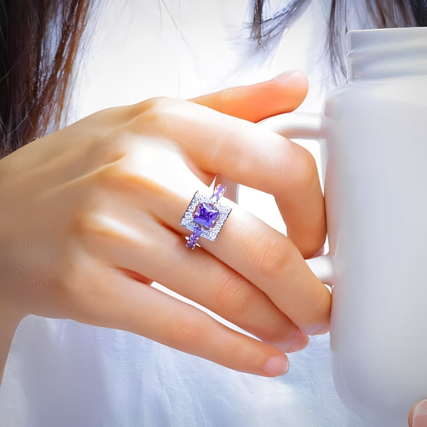 Lyra – Anillo Cuadrado en Ametista Cristal