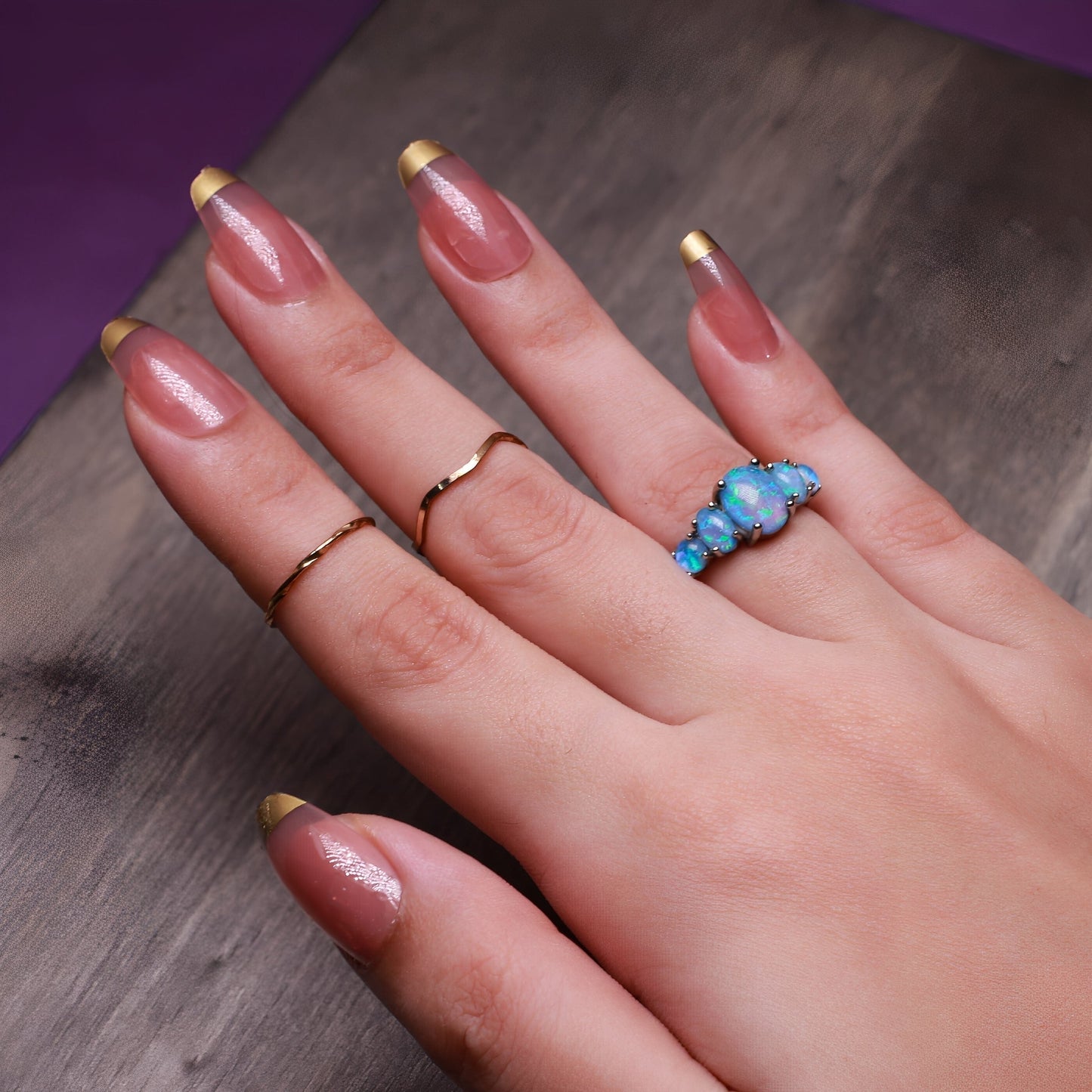 Merly – Anillo Ópalo de Fuego Azul en Plata