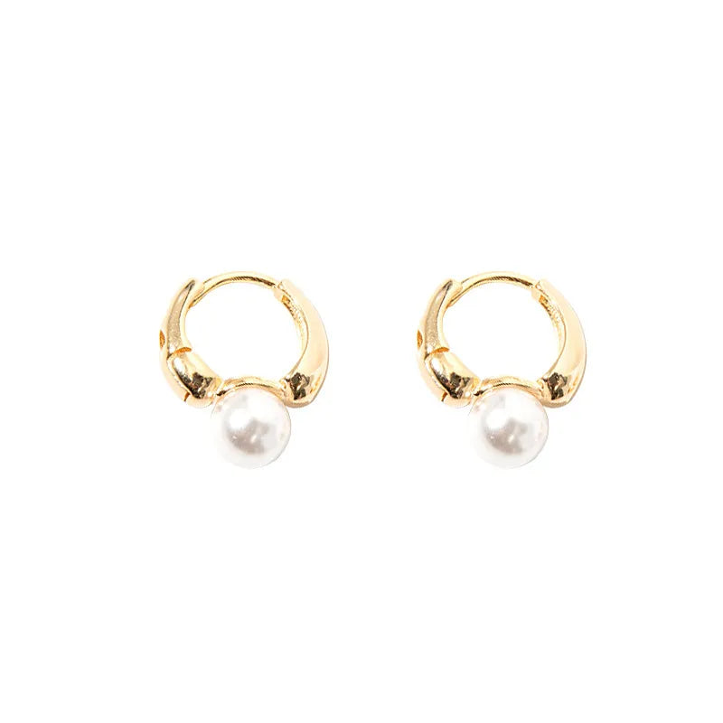 Mirelle – Colgante Minimalista de Oro y Perla