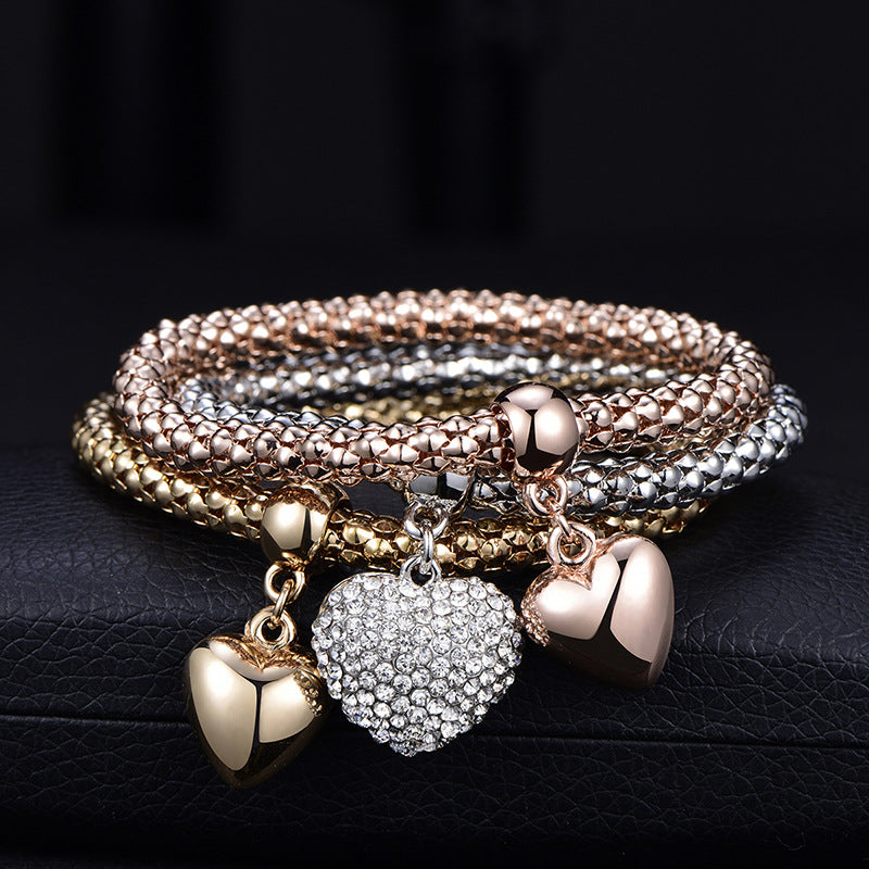 Aria – Pulsera de Metal con Corazones Sólidos
