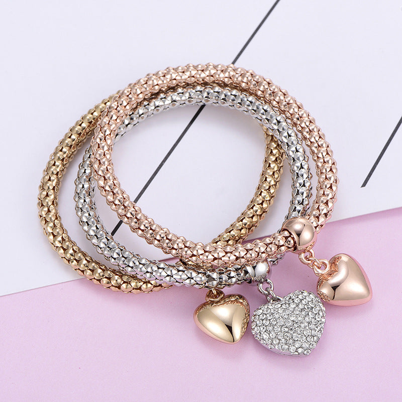 Aria – Pulsera de Metal con Corazones Sólidos