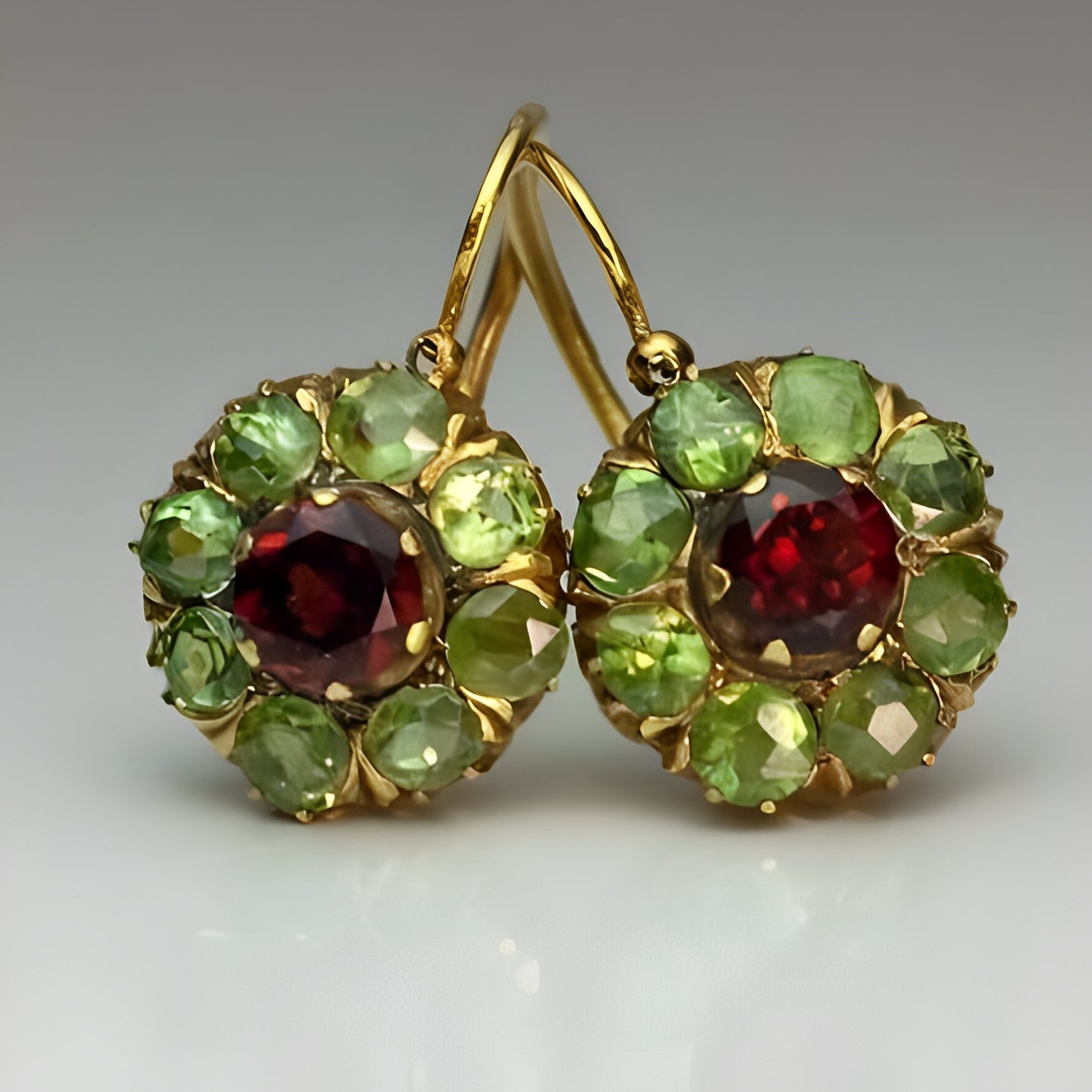 Clarisse – Pendientes Vintage con Cristales Verdes y Rojos