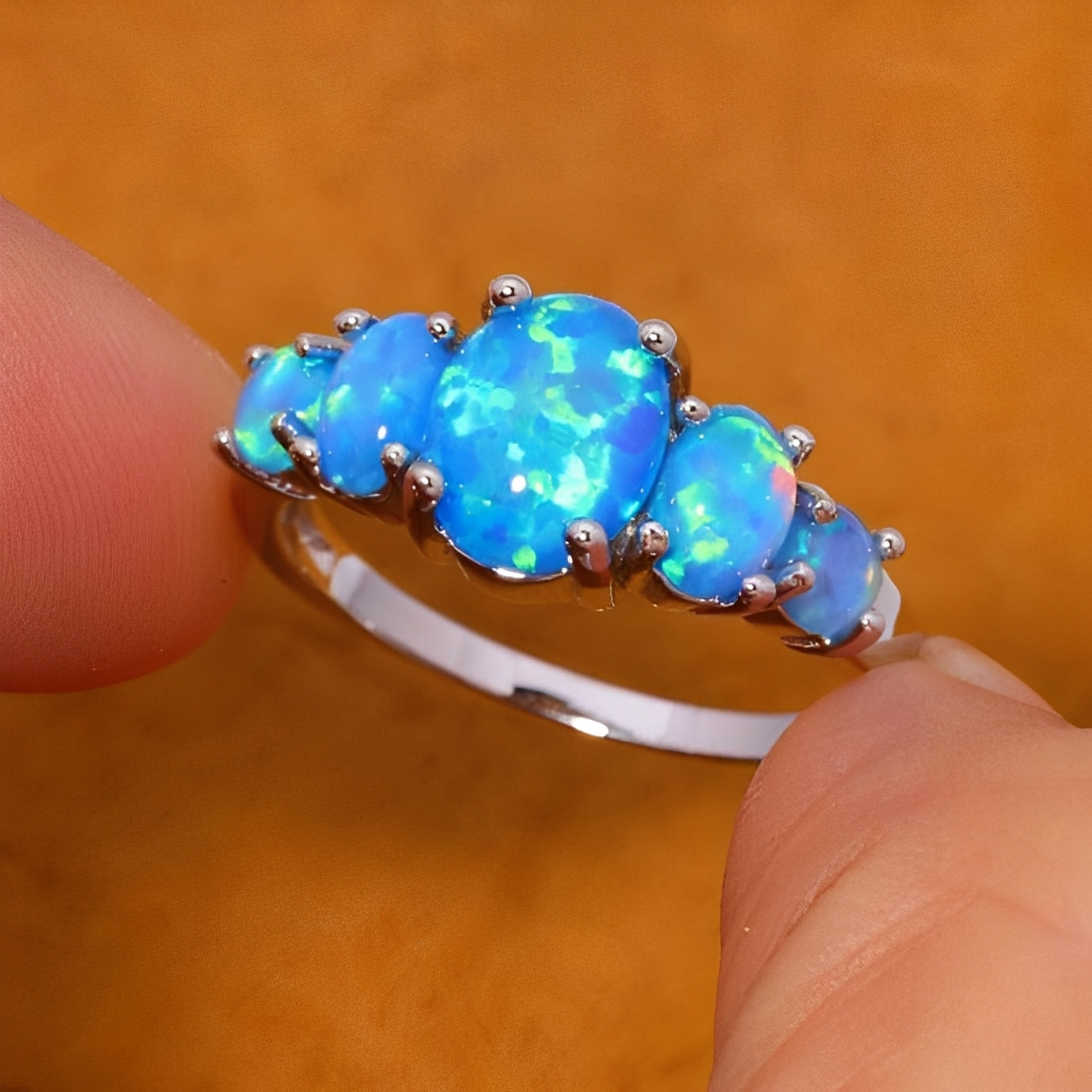 Merly – Anillo Ópalo de Fuego Azul en Plata