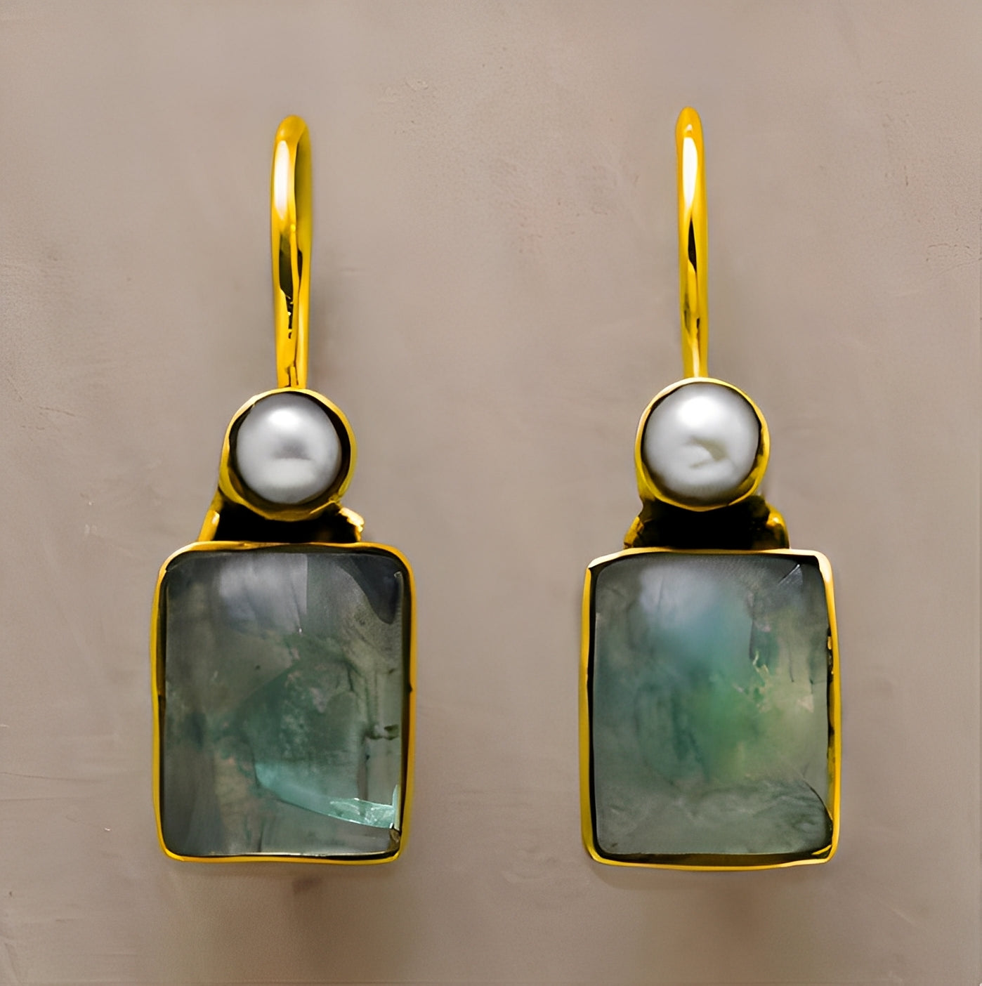 Hera – Pendientes Vintage en Piedra Verde y Perlas