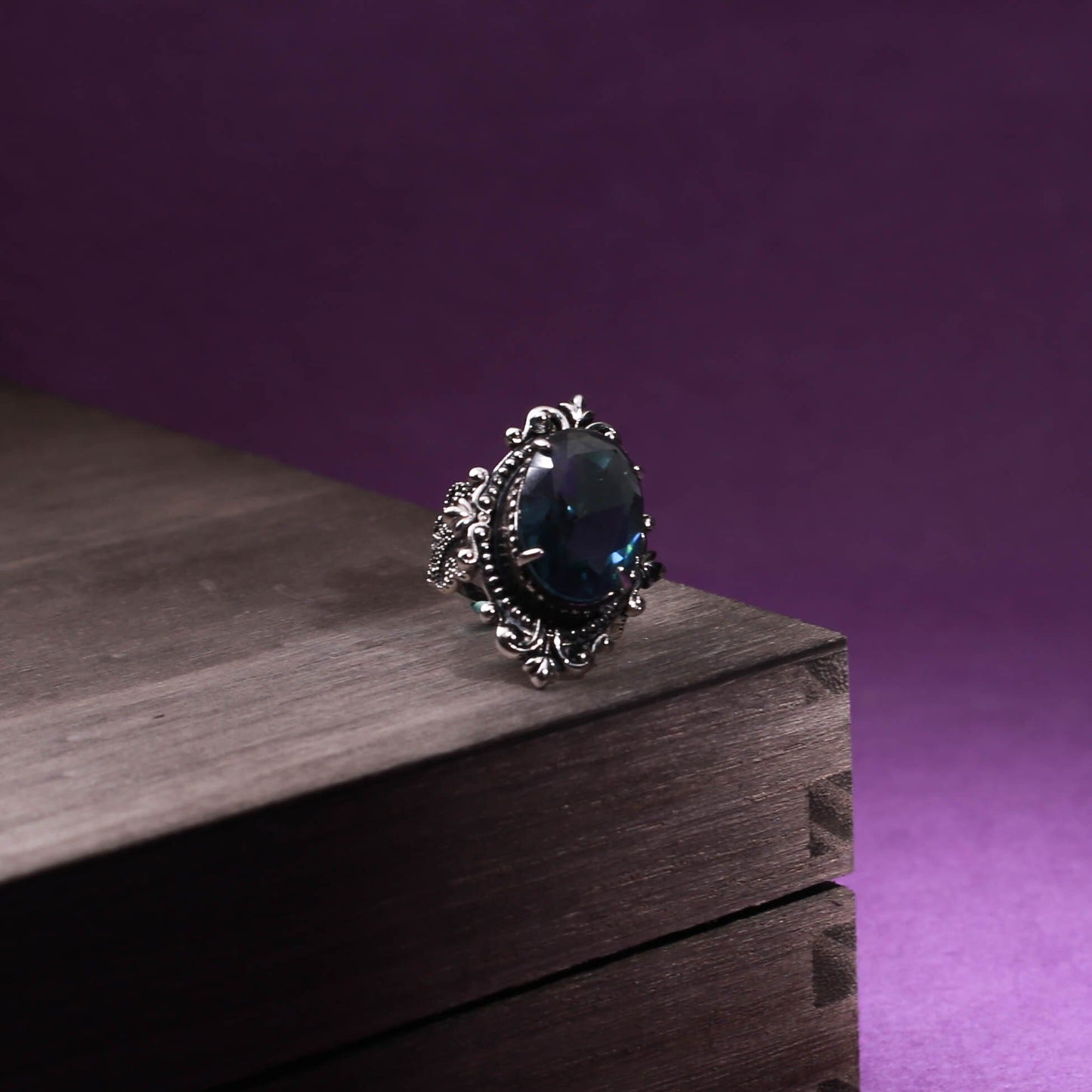 Ysoria – Anillo Pavo Real en Zafiro Azul Vintage