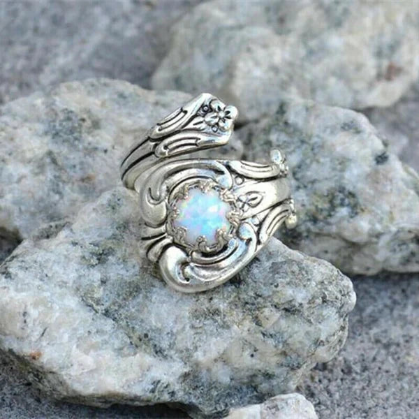 Maelle – Anillo Cuchara Ajustable en Ópalo Blanco