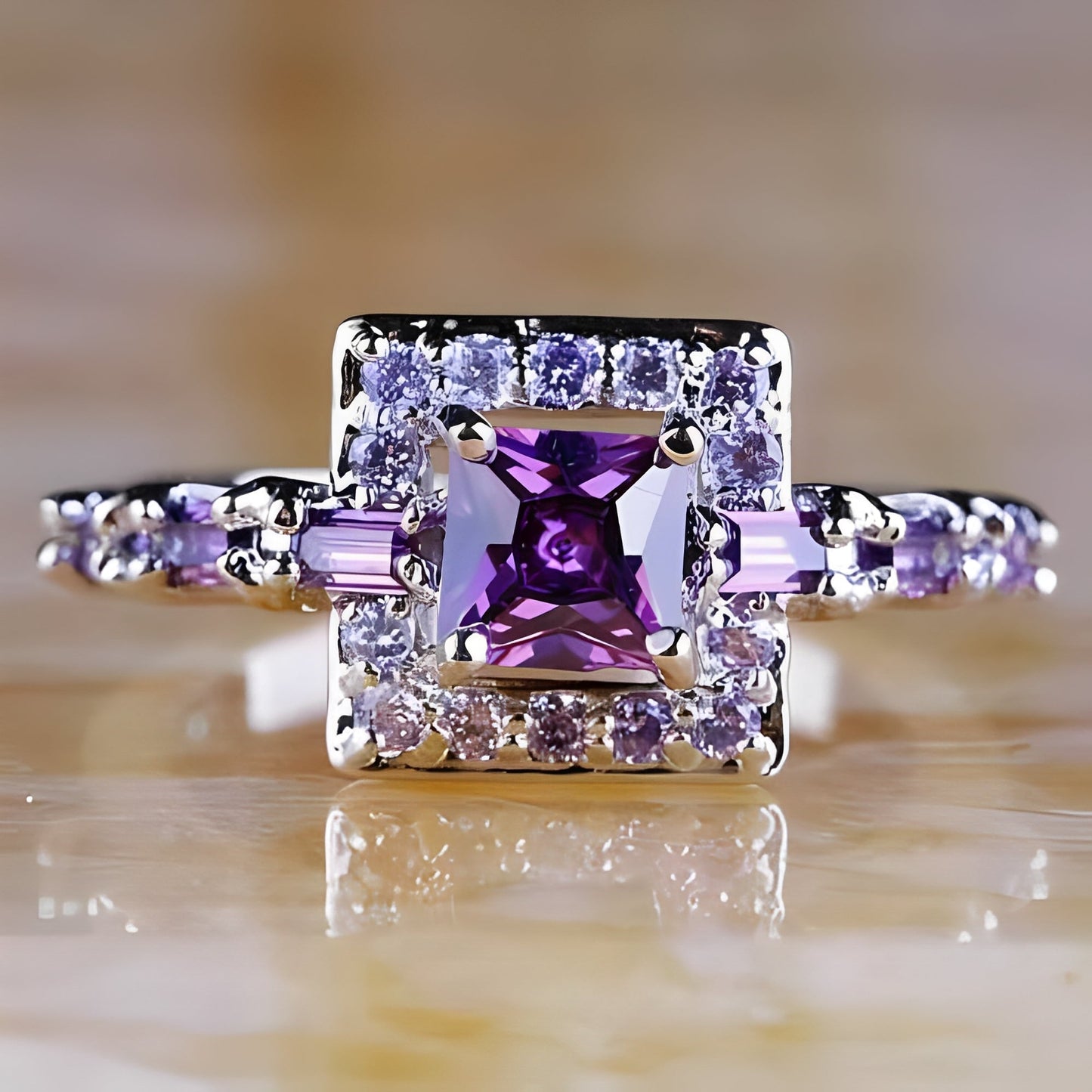 Lyra – Anillo Cuadrado en Ametista Cristal