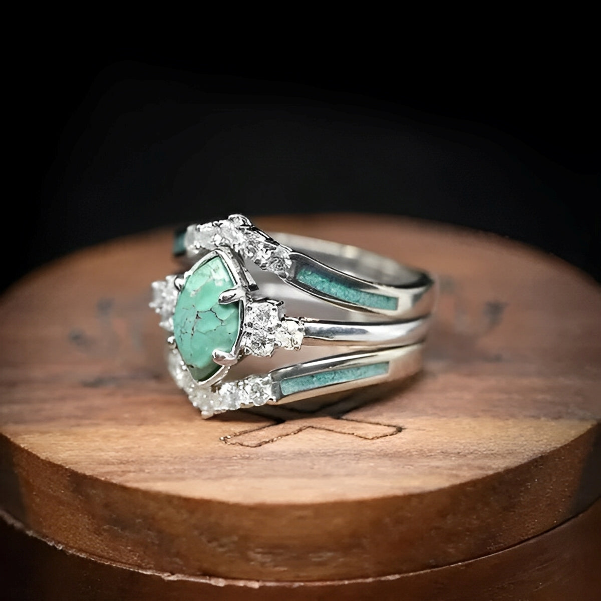 Solene – Anillo con Turquesa Natural y Detalles de Diamante