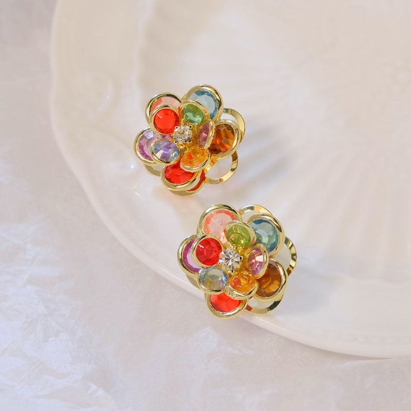 Narella – Pendientes Florales Artesanales con Cristales de Colores