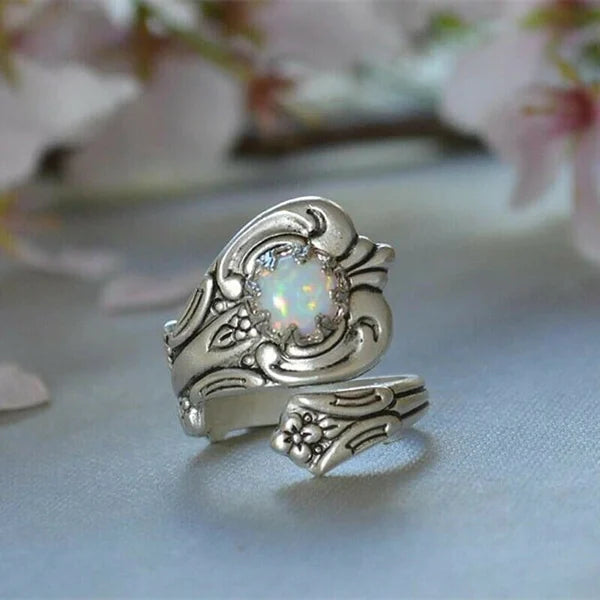 Maelle – Anillo Cuchara Ajustable en Ópalo Blanco