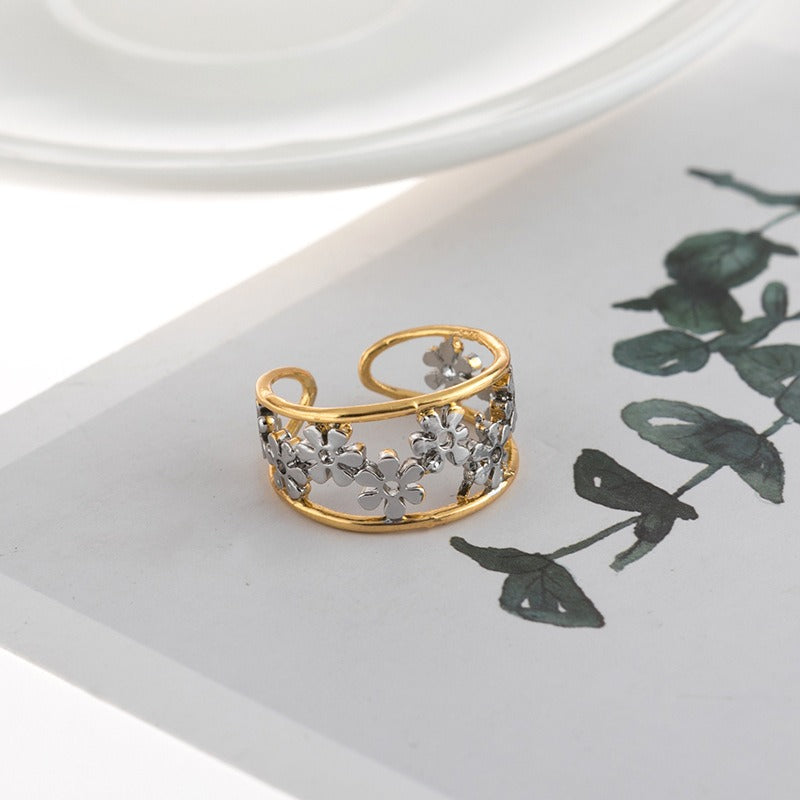 Merina – Anillo Asimétrico con Flor de Margarita