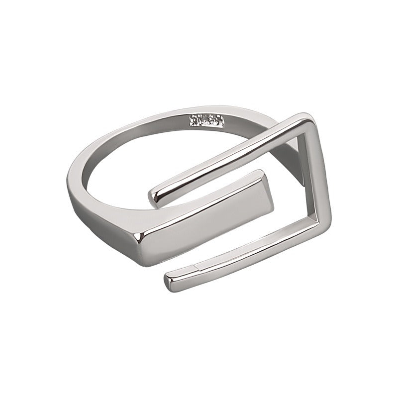 Malia – Anillo Plateado con Diseño Irregular