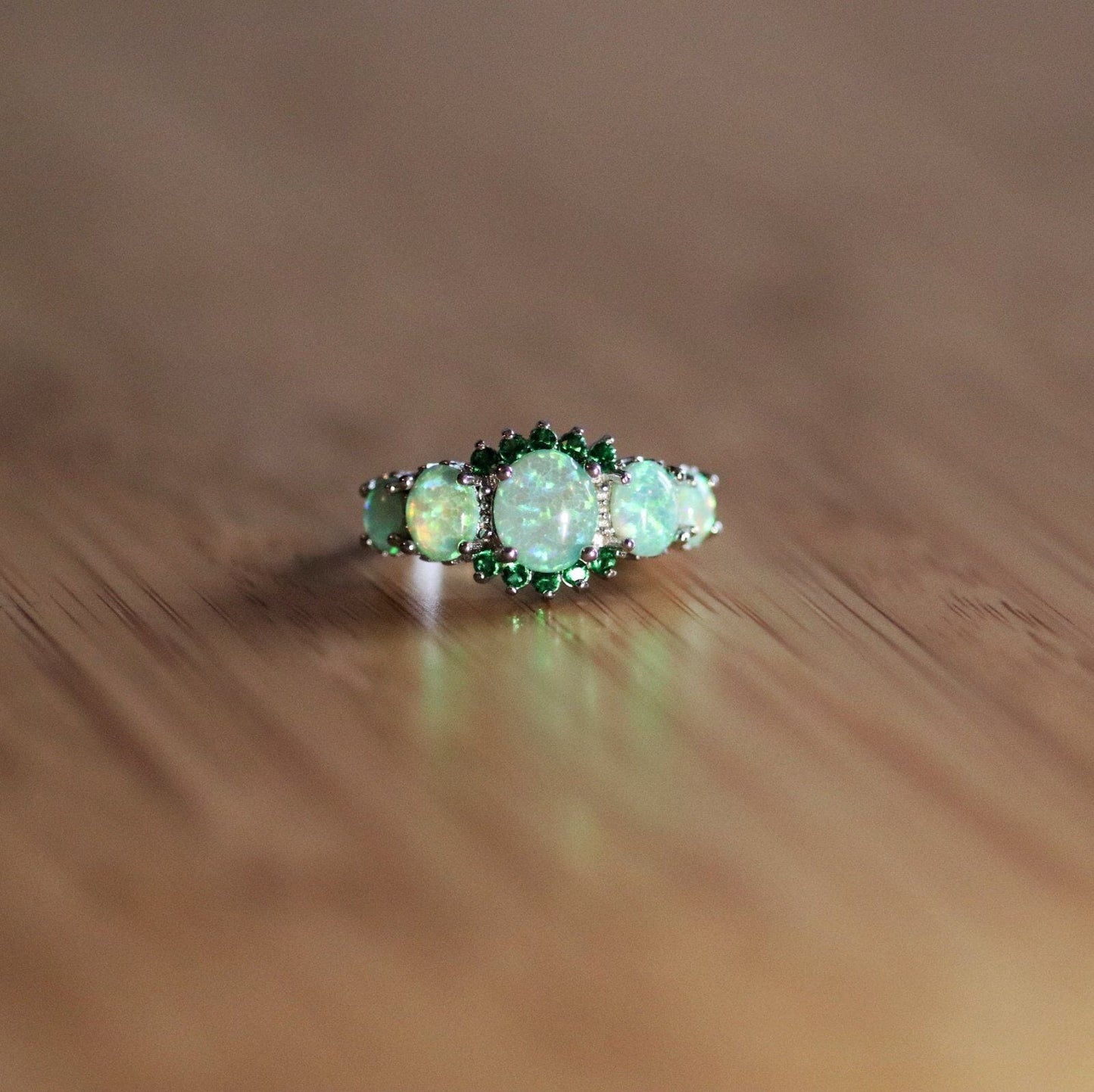 Toni – Anillo Ópalo Verde & Esmeralda