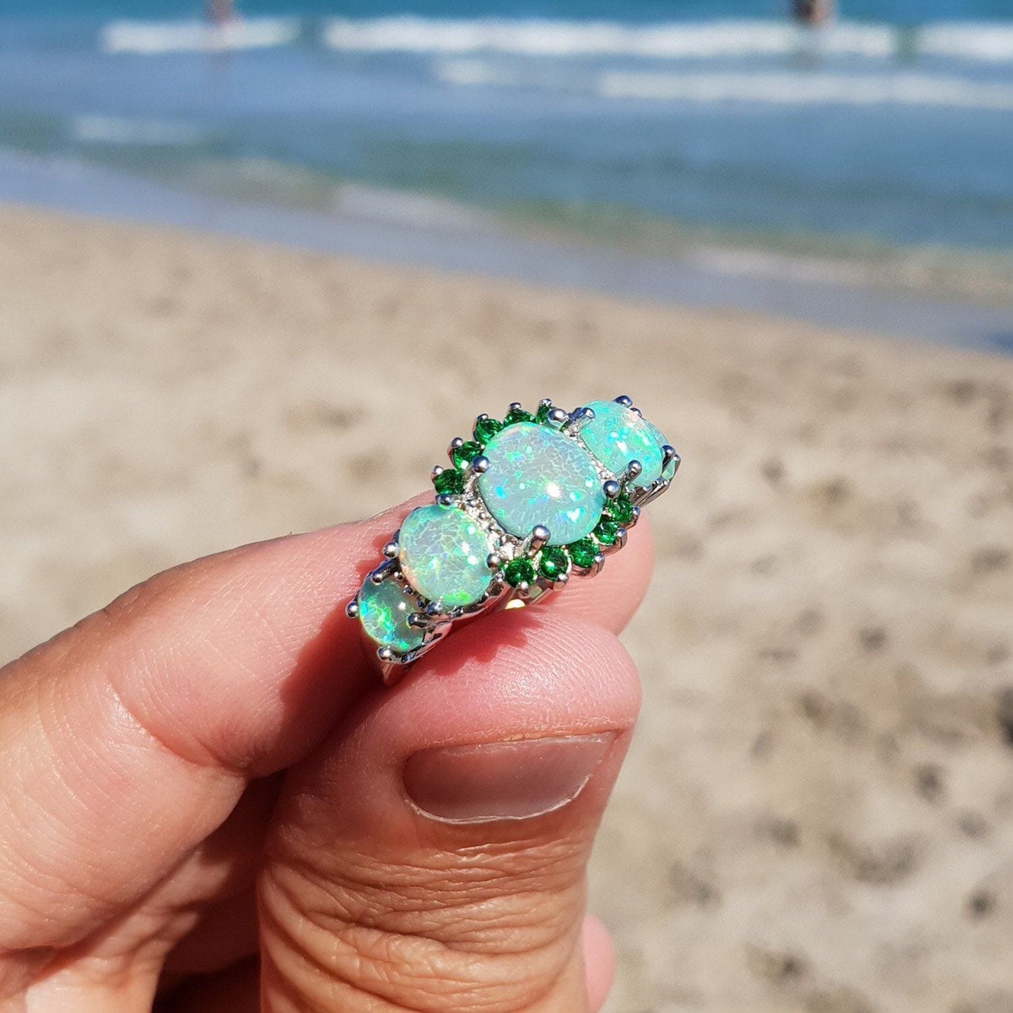 Toni – Anillo Ópalo Verde & Esmeralda