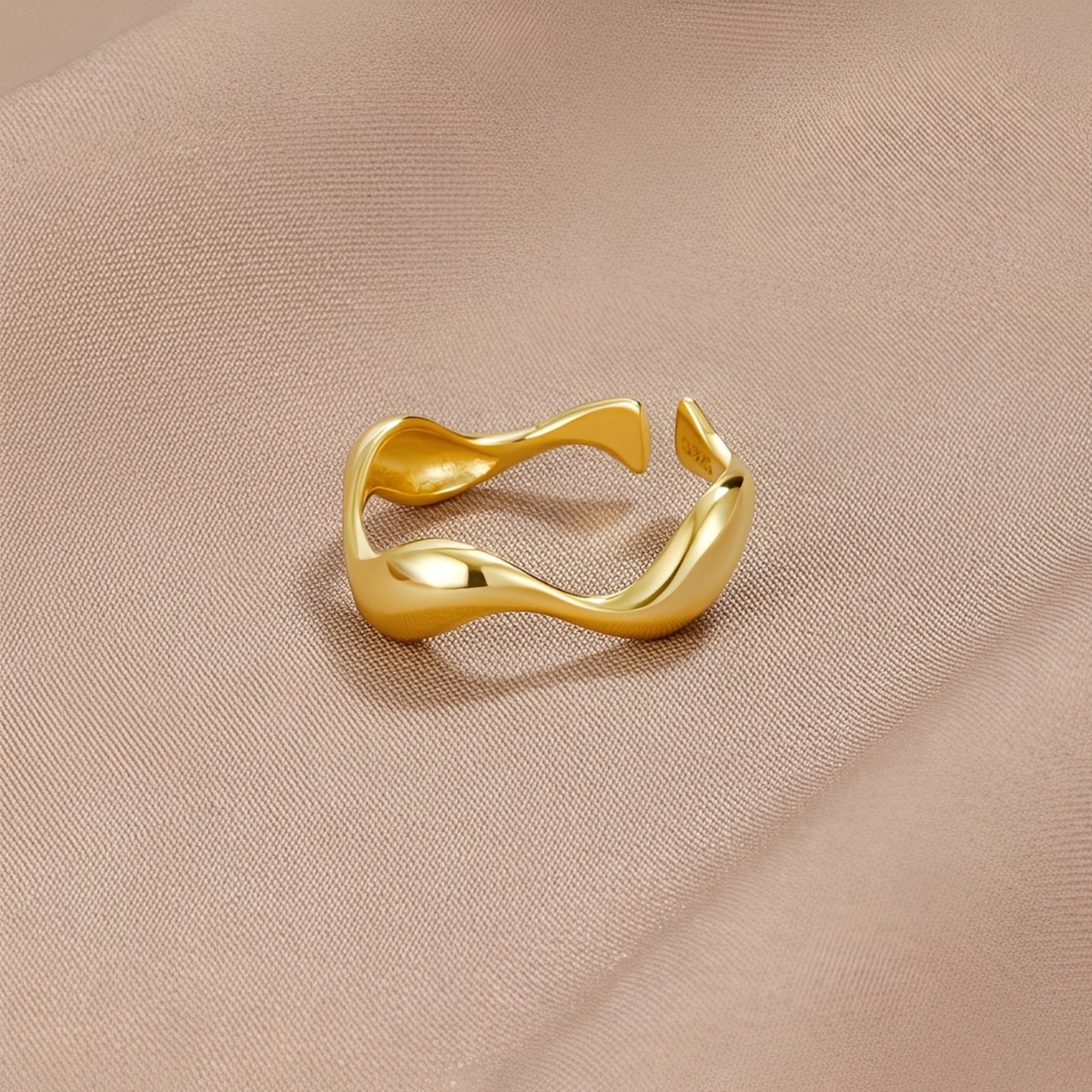 Tarah – Anillo Ola en Oro 18K