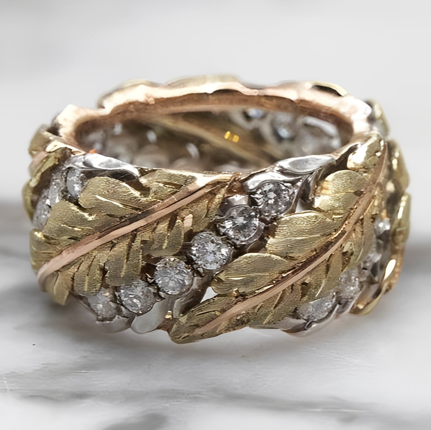 Sheena – Anillo Vintage Dorado con Detalles de Diamante