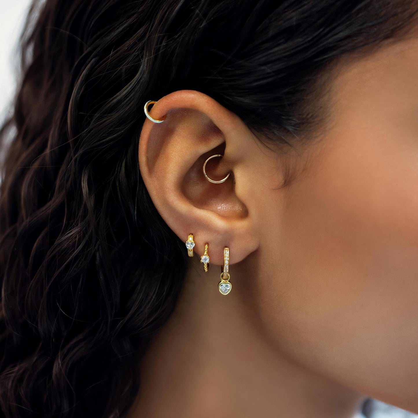 Aros Huggie con Perlas Pavé