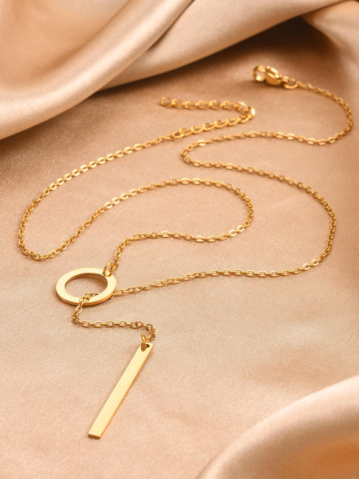 Blythe – Collar Lariat Dorado con Barra