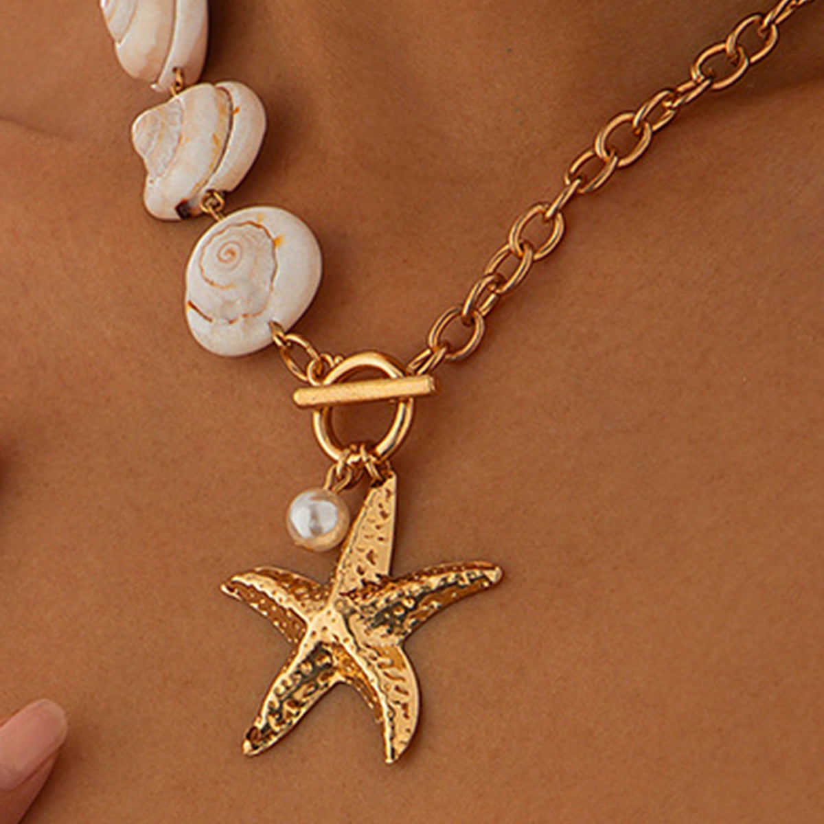 Coralie – Collar Concha & Estrella de Mar Dorado