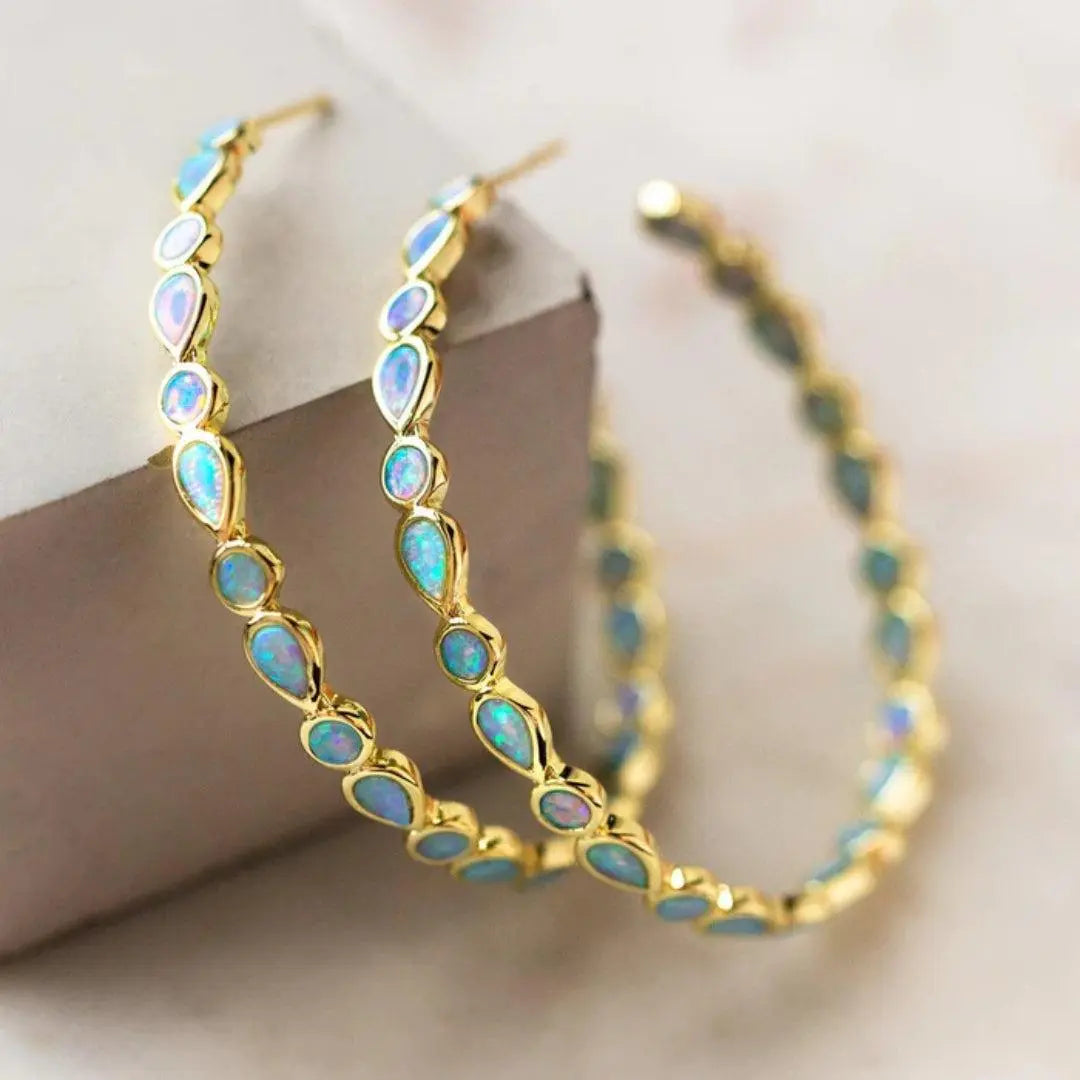 Elisha – Pendientes Vintage Dorados con Ópalo Azul