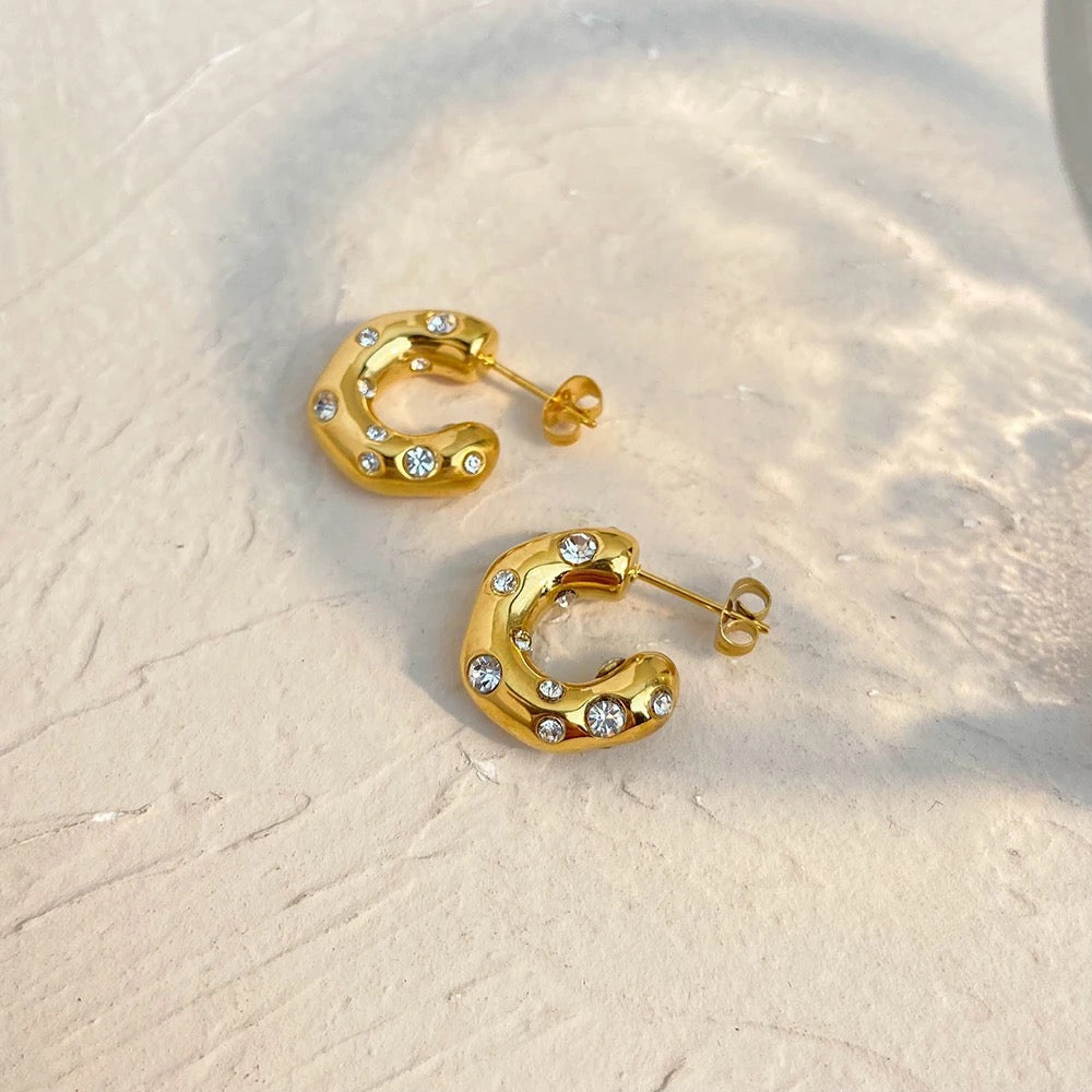 Joan – Pendientes Dorados Minimalistas