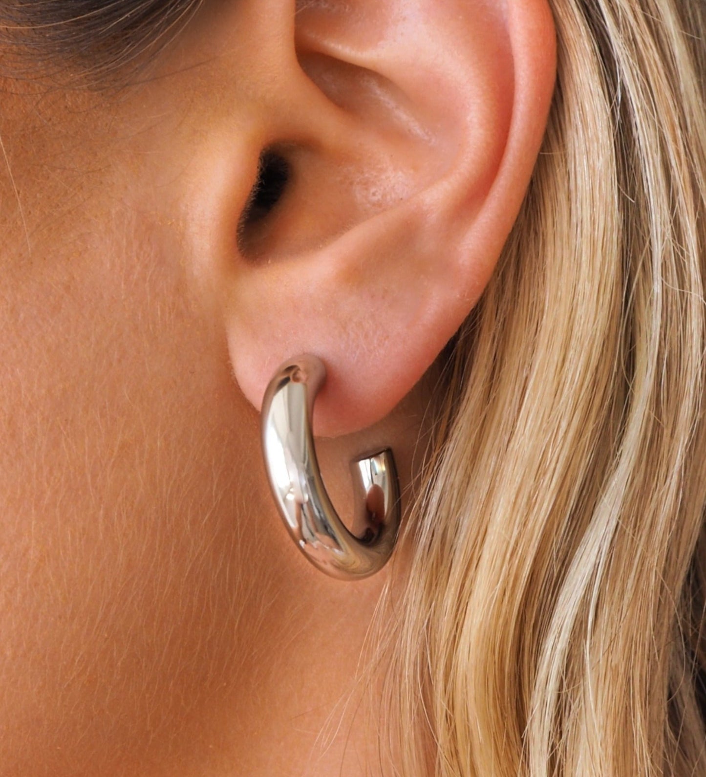 Aros gruesos de plata ligeros
