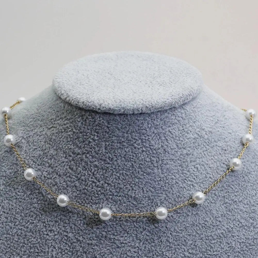 Vivienne – Collar dorado con perlas
