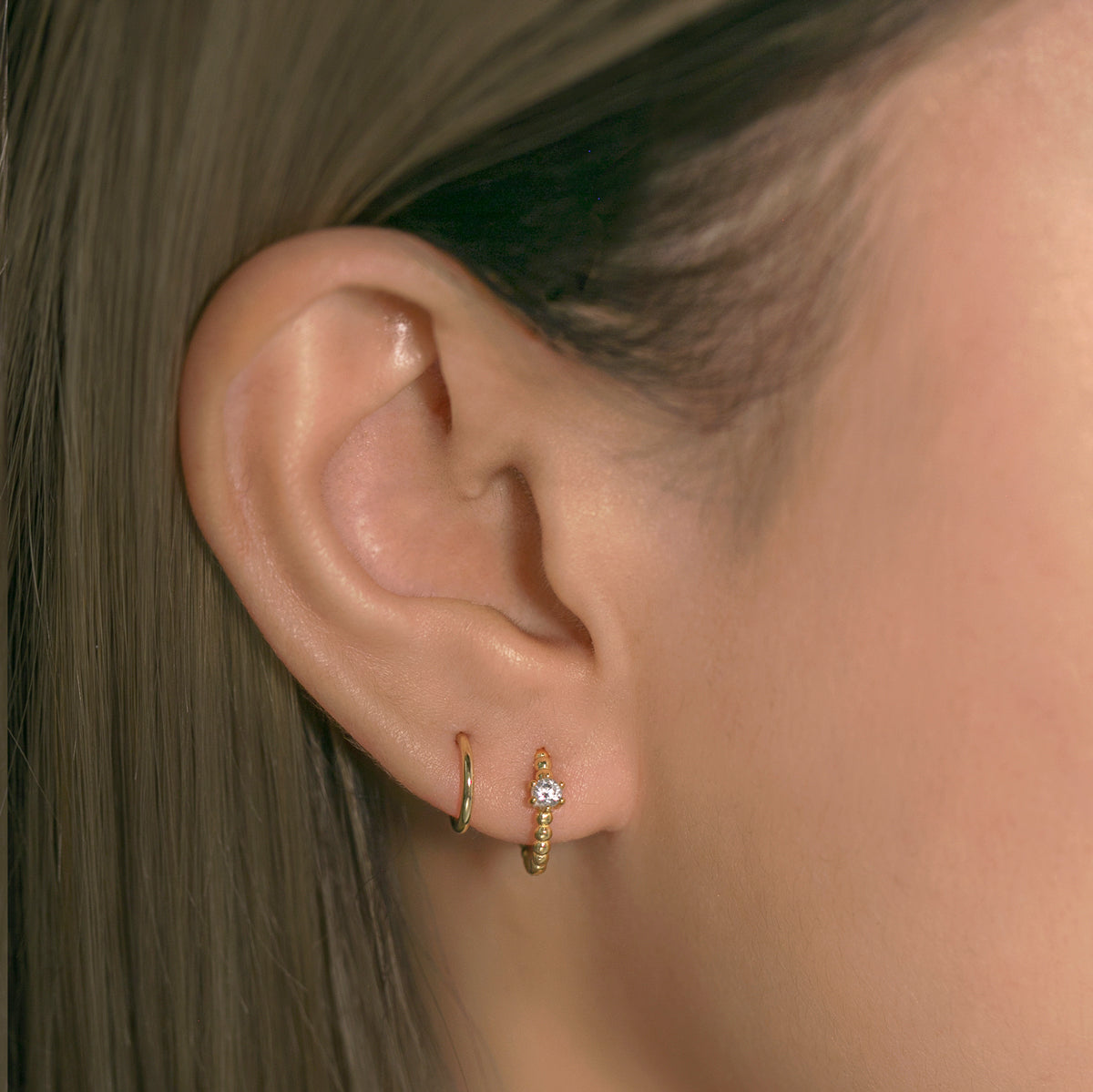 Aros Huggie con Perlas Pavé