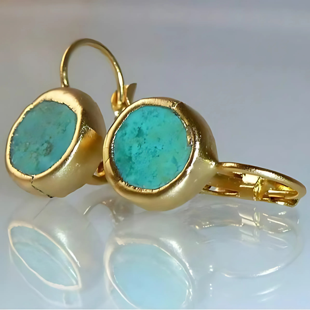Saphira – Pendientes Vintage con Turquesa y Encanto Dorado