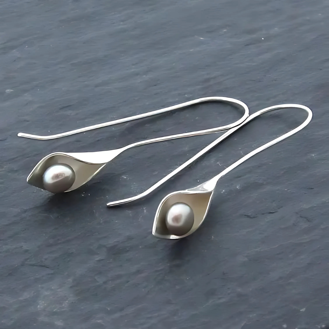Orielle – Pendientes Vintage con Movimiento de Perlas