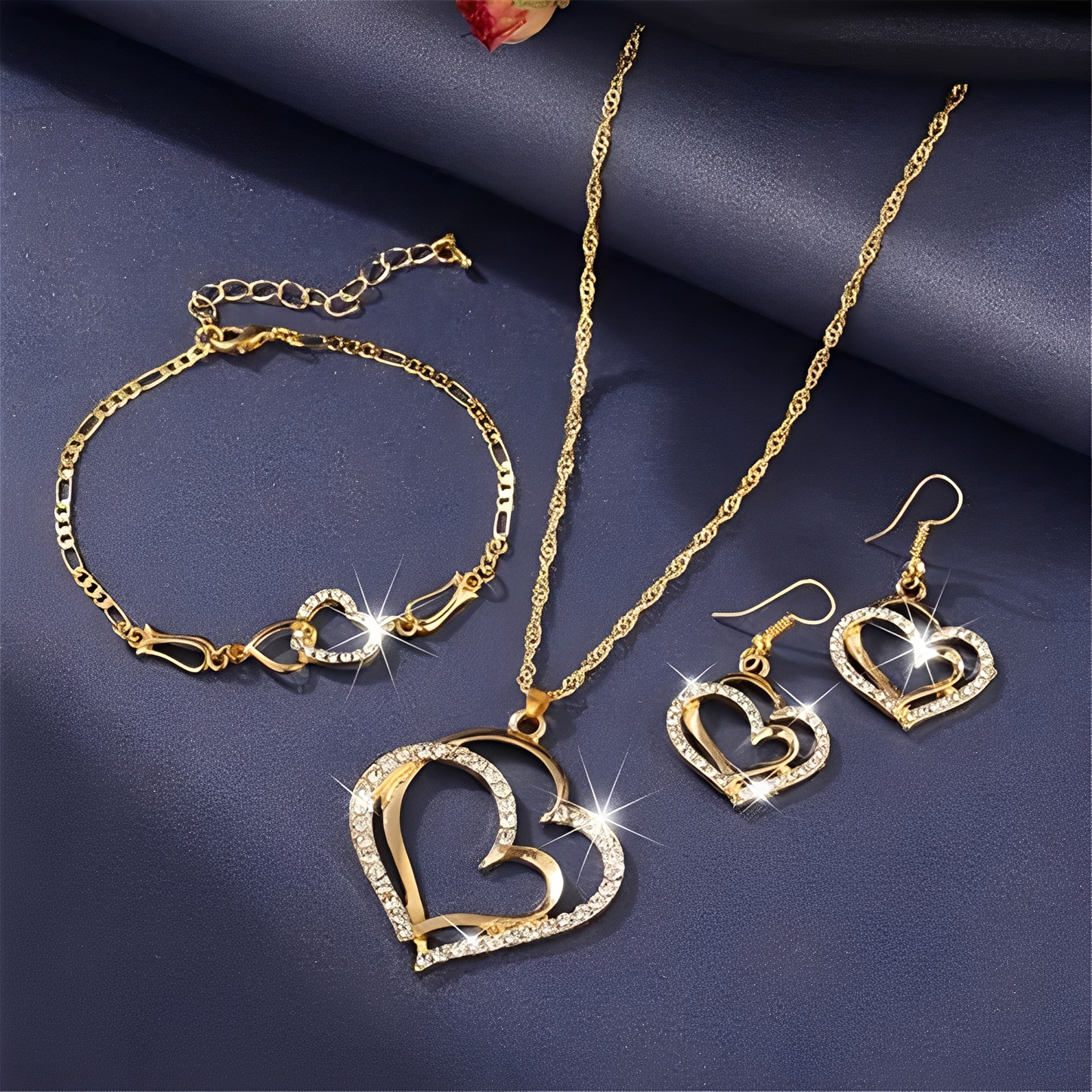 Celia – Conjunto Collar y Bisutería Romántica en Oro