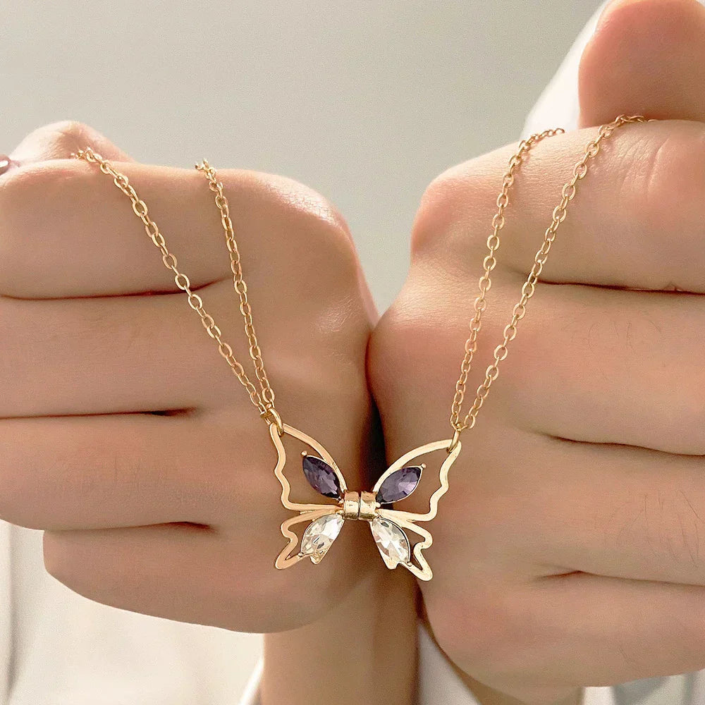 Abril – Collar Mariposa Magnético en Oro