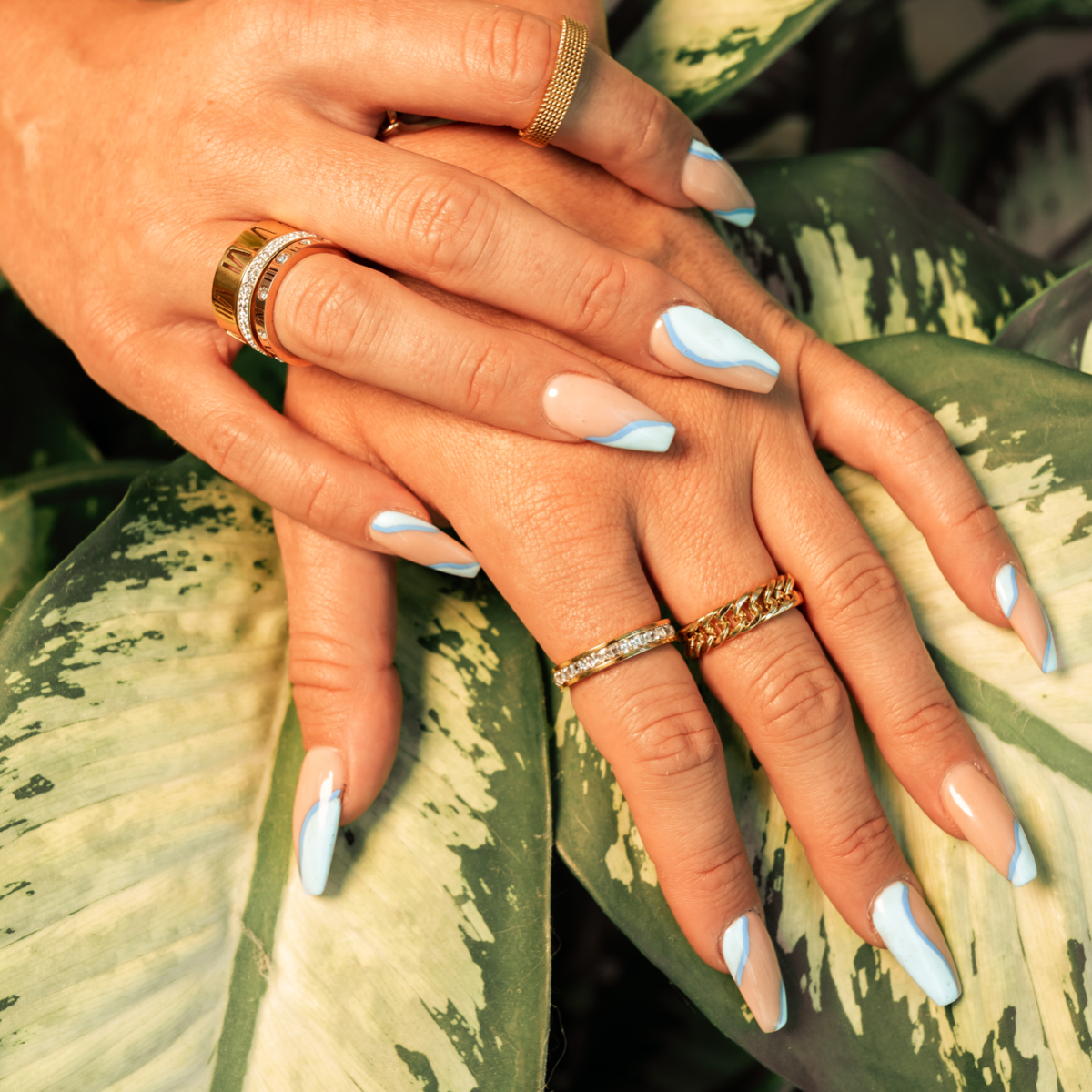 Monaco – Bague Dorée Sertie de Zirconium Étincelant