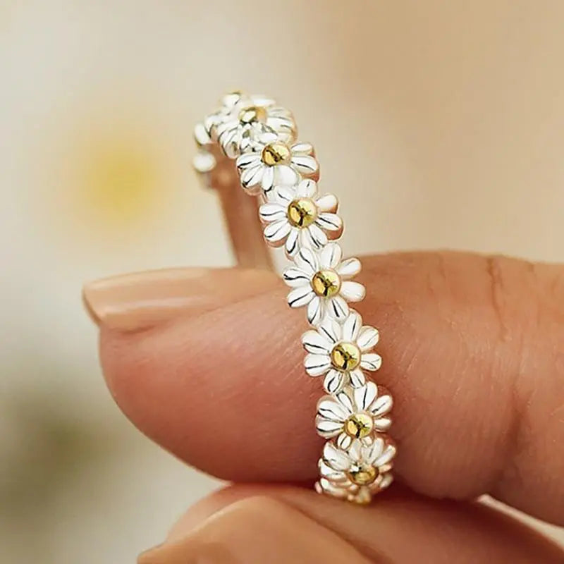 Margot – Anillo Margarita en Plata y Esmalte Pintado a Mano