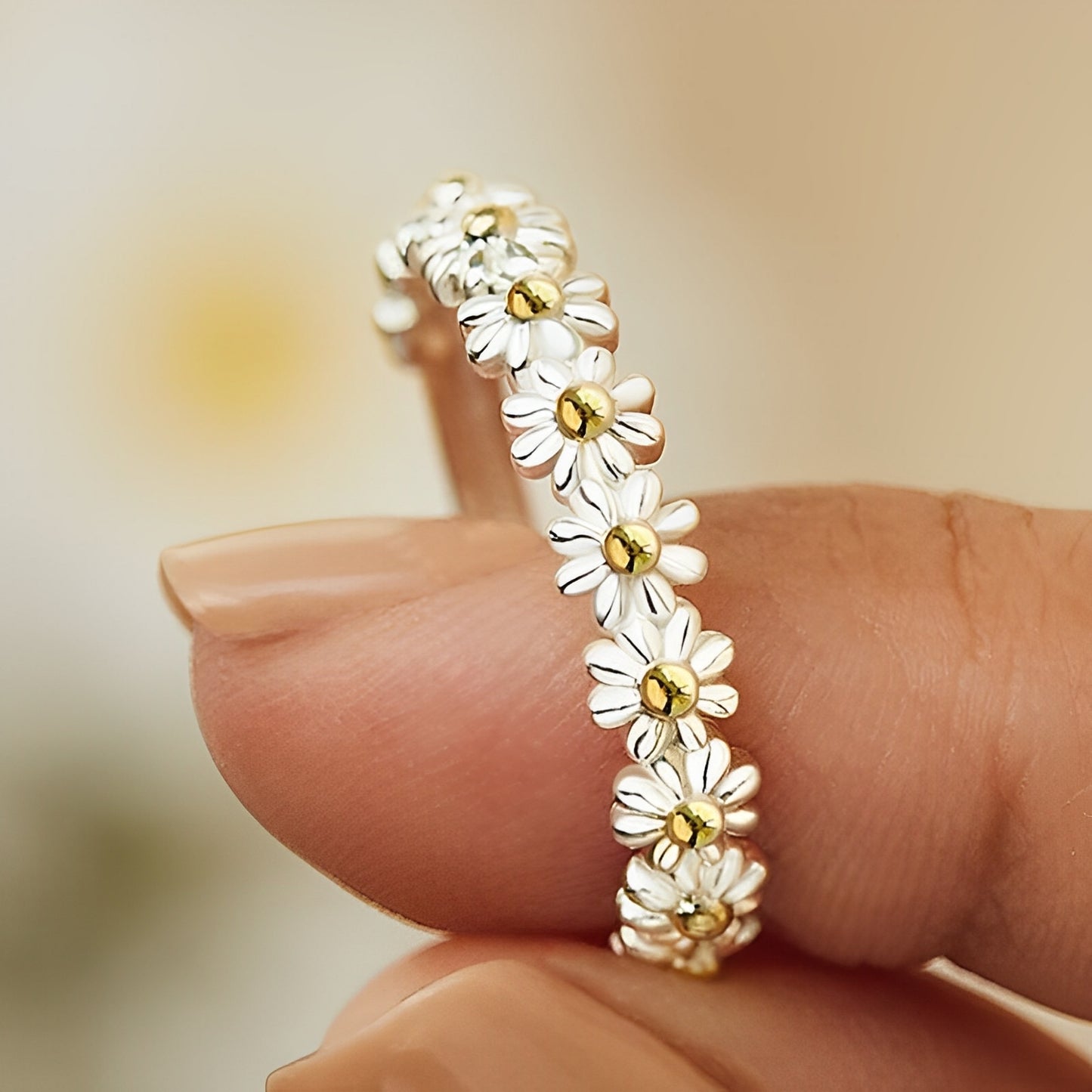 Charlie – Anillo de Plata Ajustable con Margarita Esmaltada a Mano