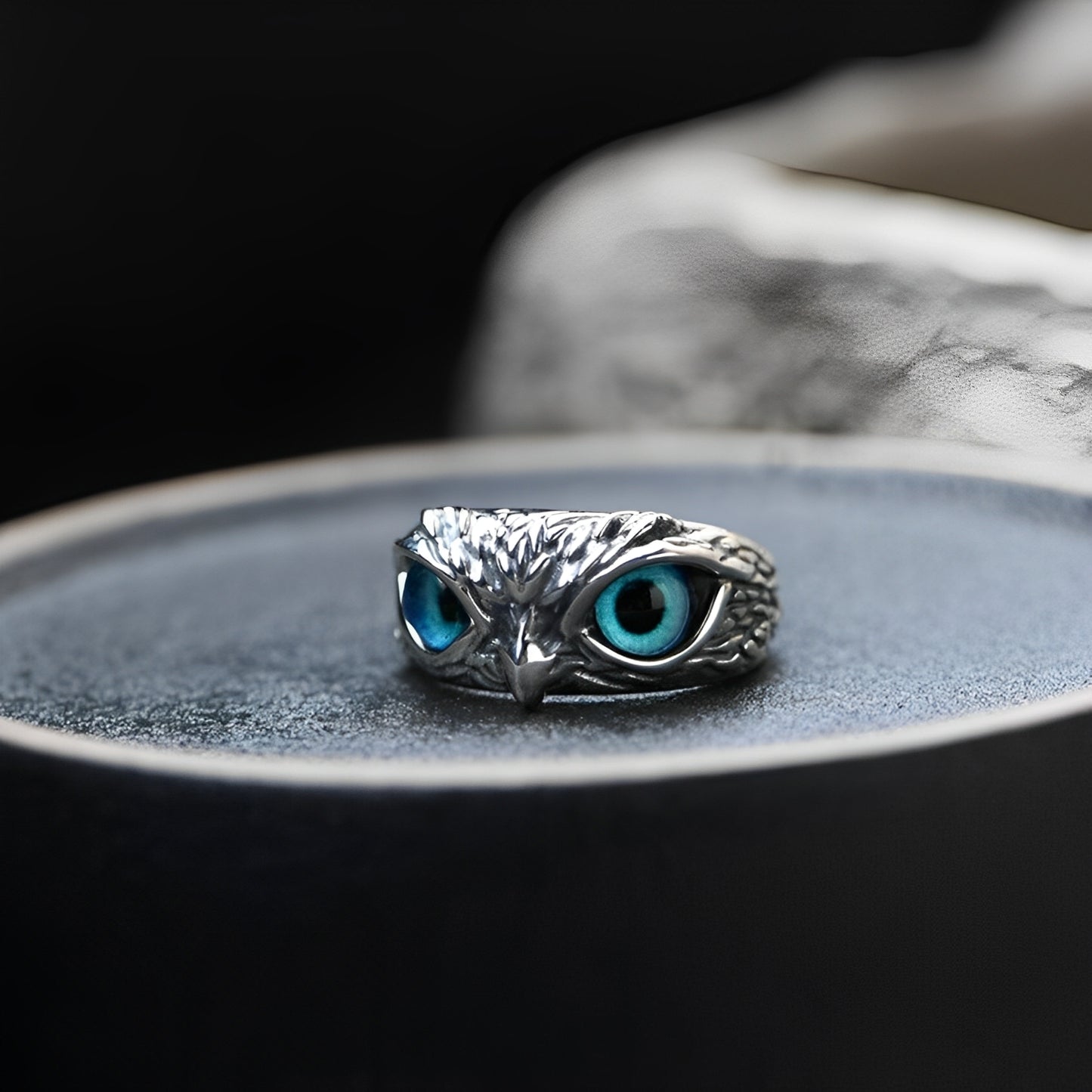 Brianna – Anillo Ajustable de la Suerte con Búho en Plata y Ópalo