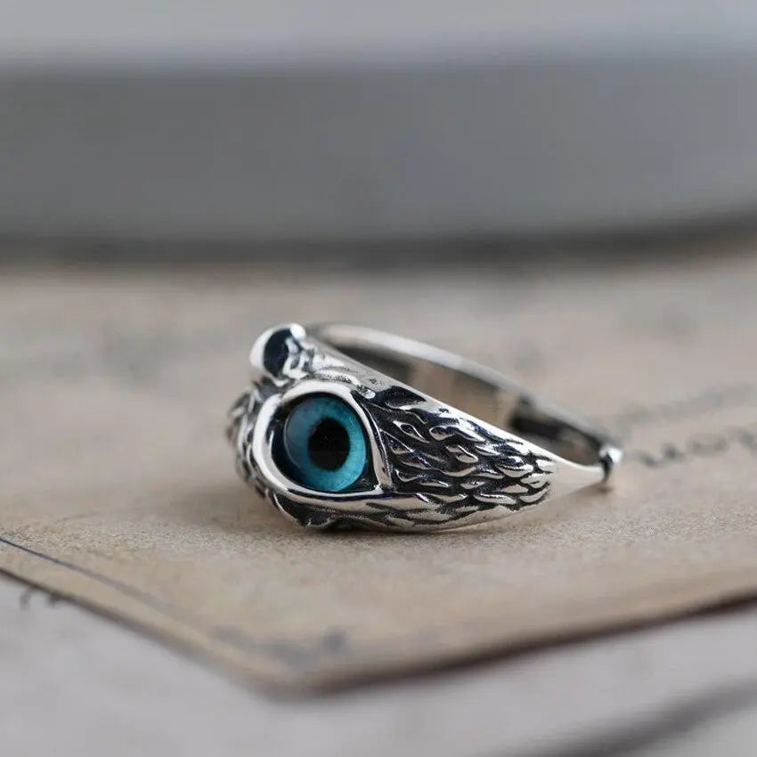 Lucky Owl – Anillo de Plata Hecho a Mano con Brillo de Ópalo