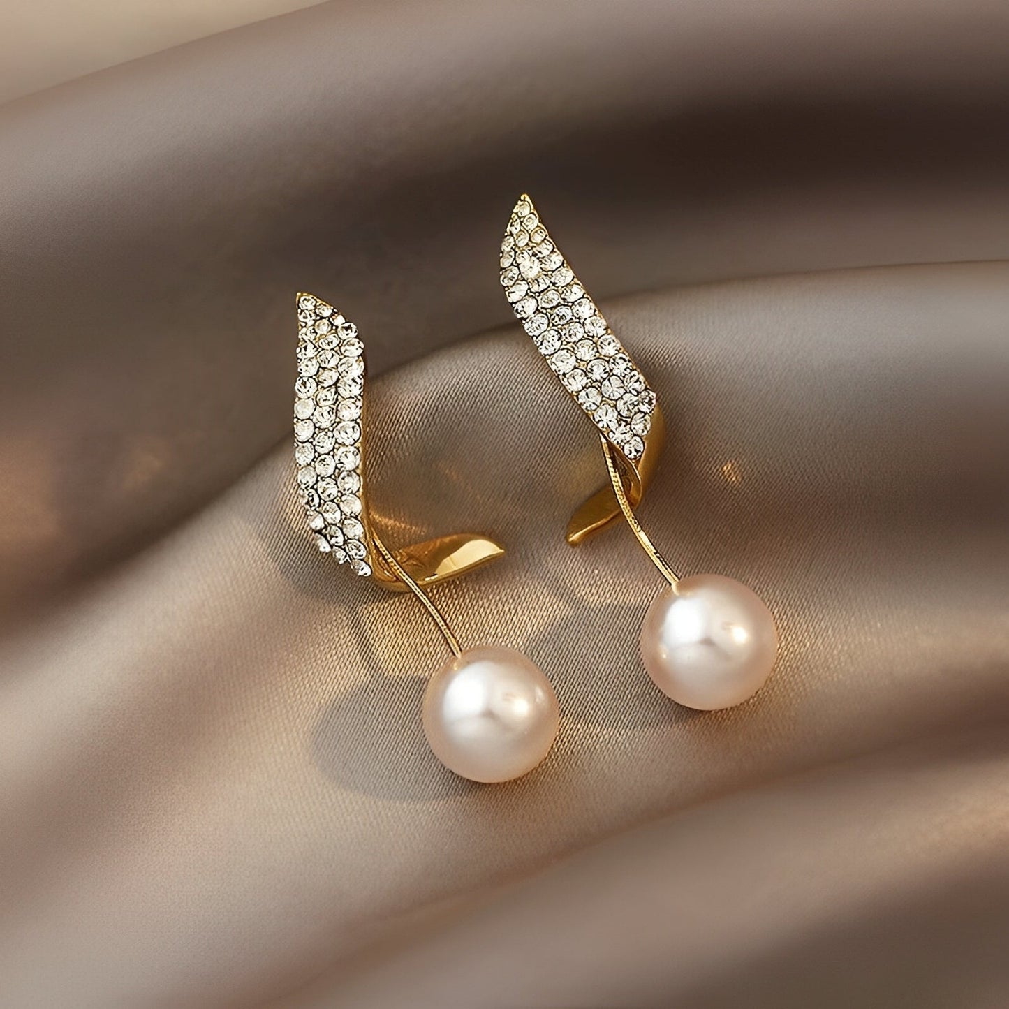 Melina – Pendientes Dorados con Perlas