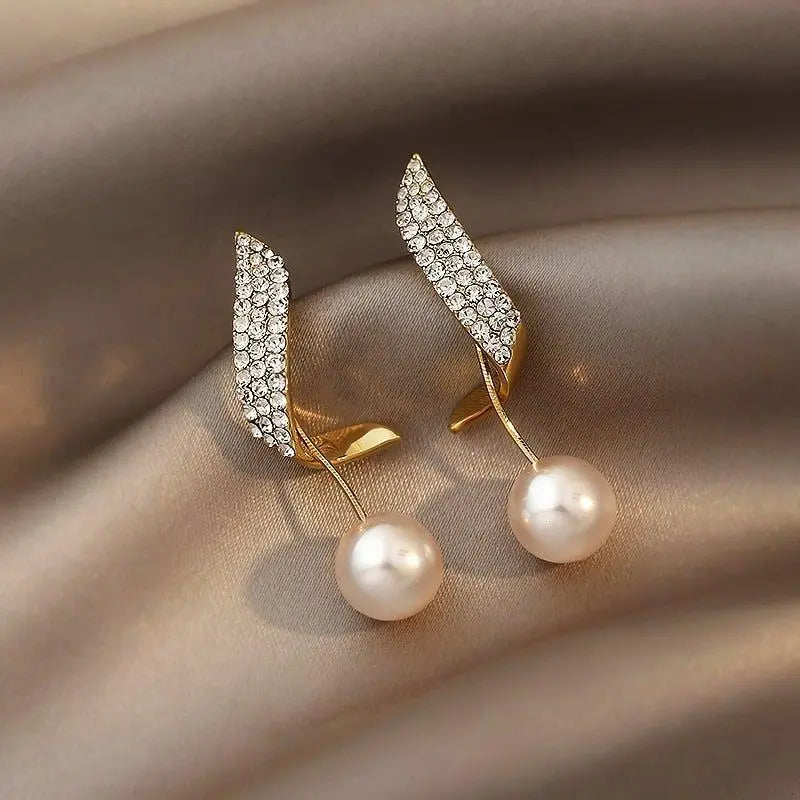 Lumine – Pendientes con Encanto de Perlas y Baño de Lujo